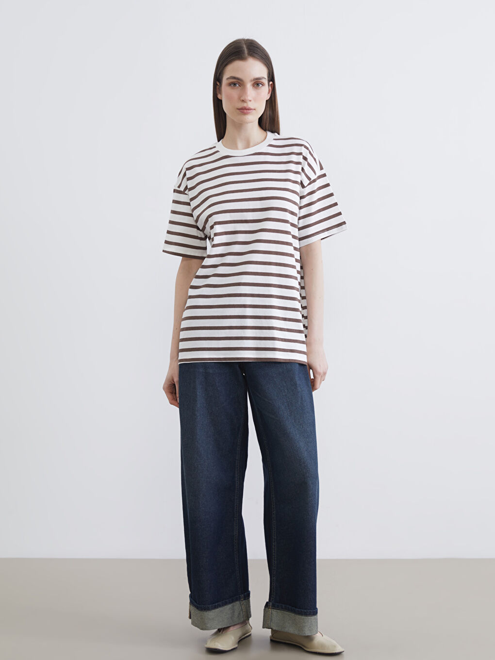 Kahverengi Bisiklet Yaka Çizgili Kadın Tişört-1