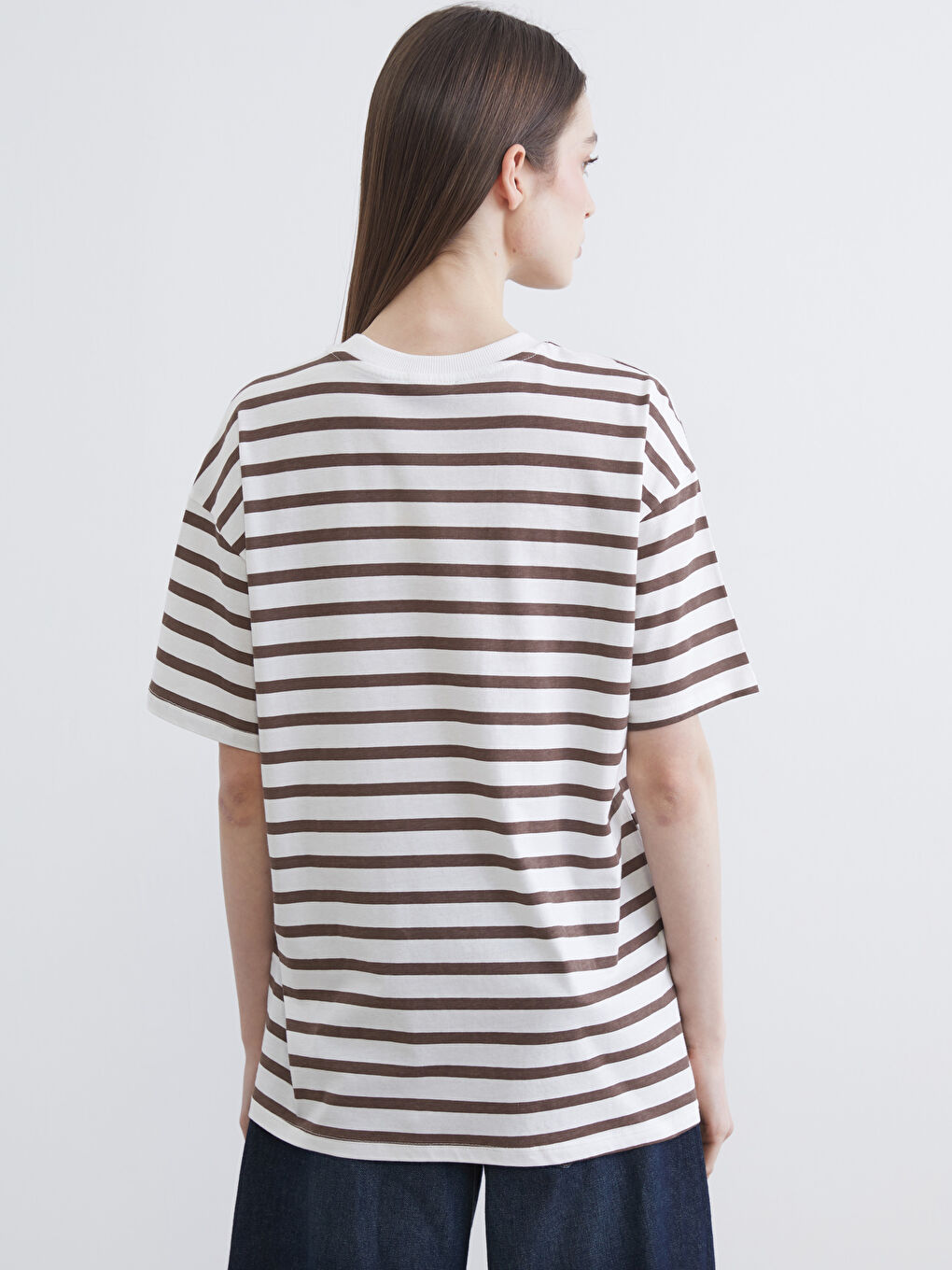 Kahverengi Bisiklet Yaka Çizgili Kadın Tişört-3