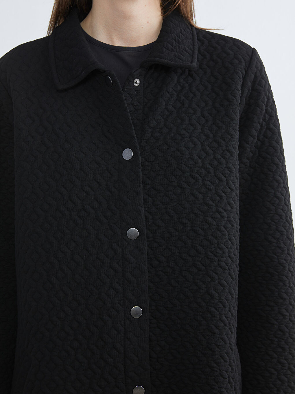 Siyah Hakim Yaka Kendinden Desenli Kadın Ferace-2