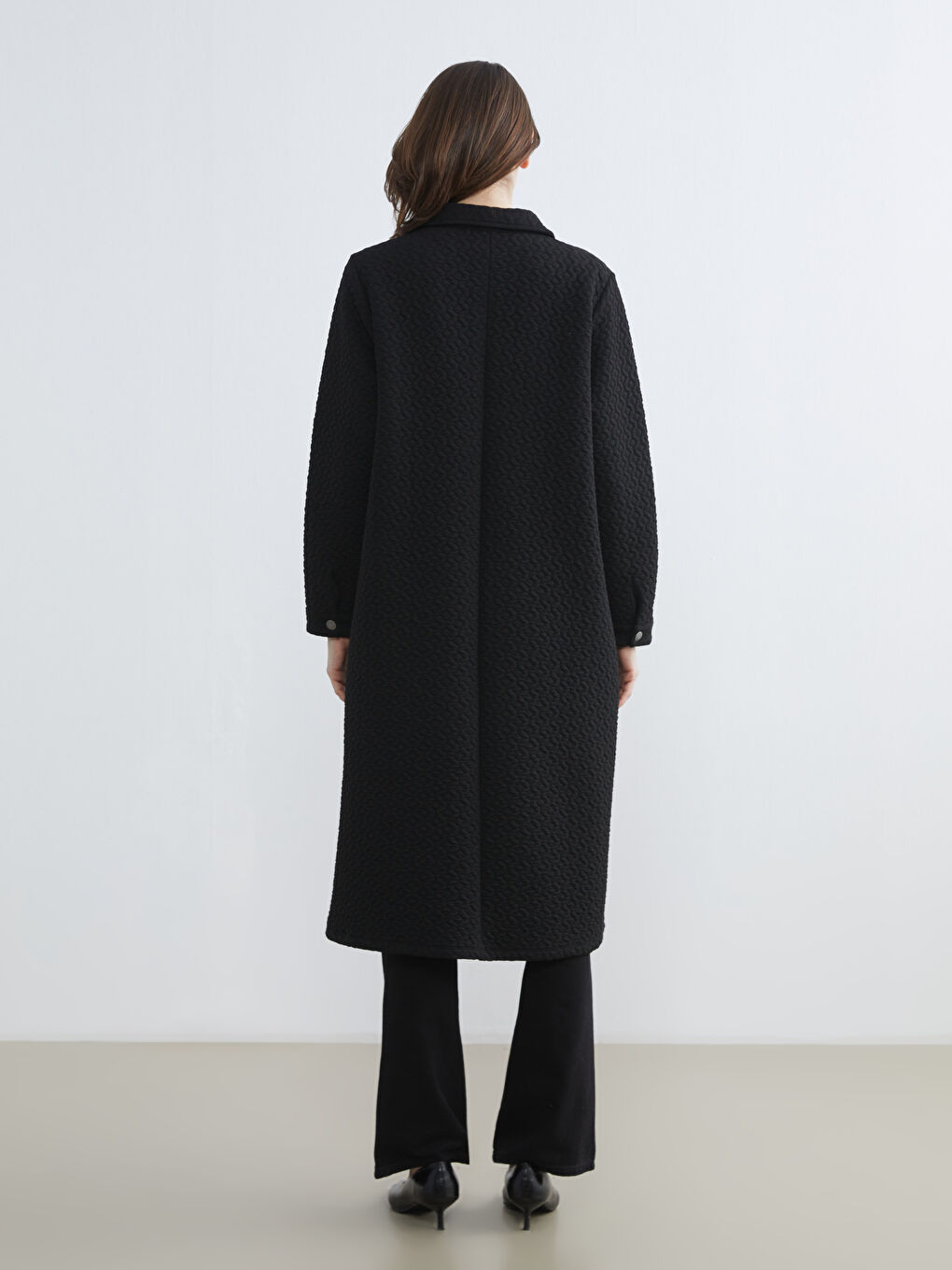 Siyah Hakim Yaka Kendinden Desenli Kadın Ferace-3