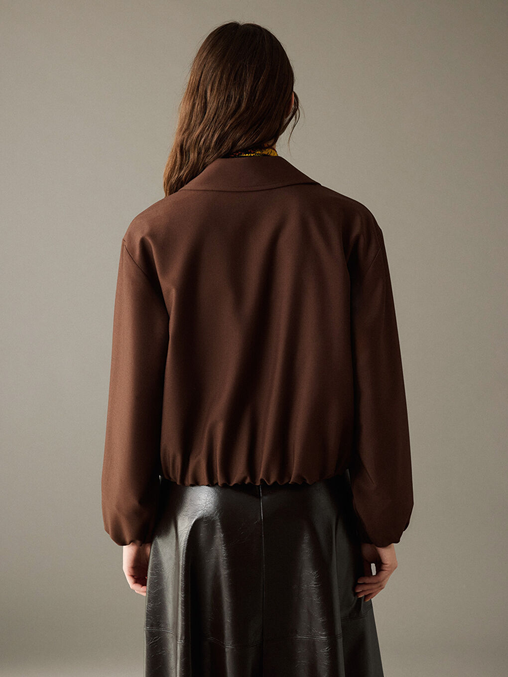 Jachetă pentru femei cu guler tip cămașă-11