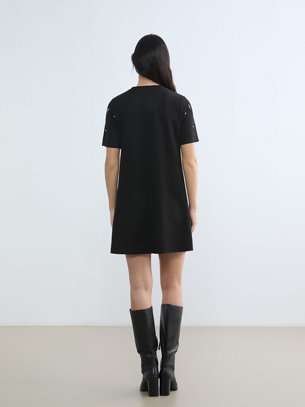 Siyah Bisiklet Yaka Taşlı Mini Elbise-3