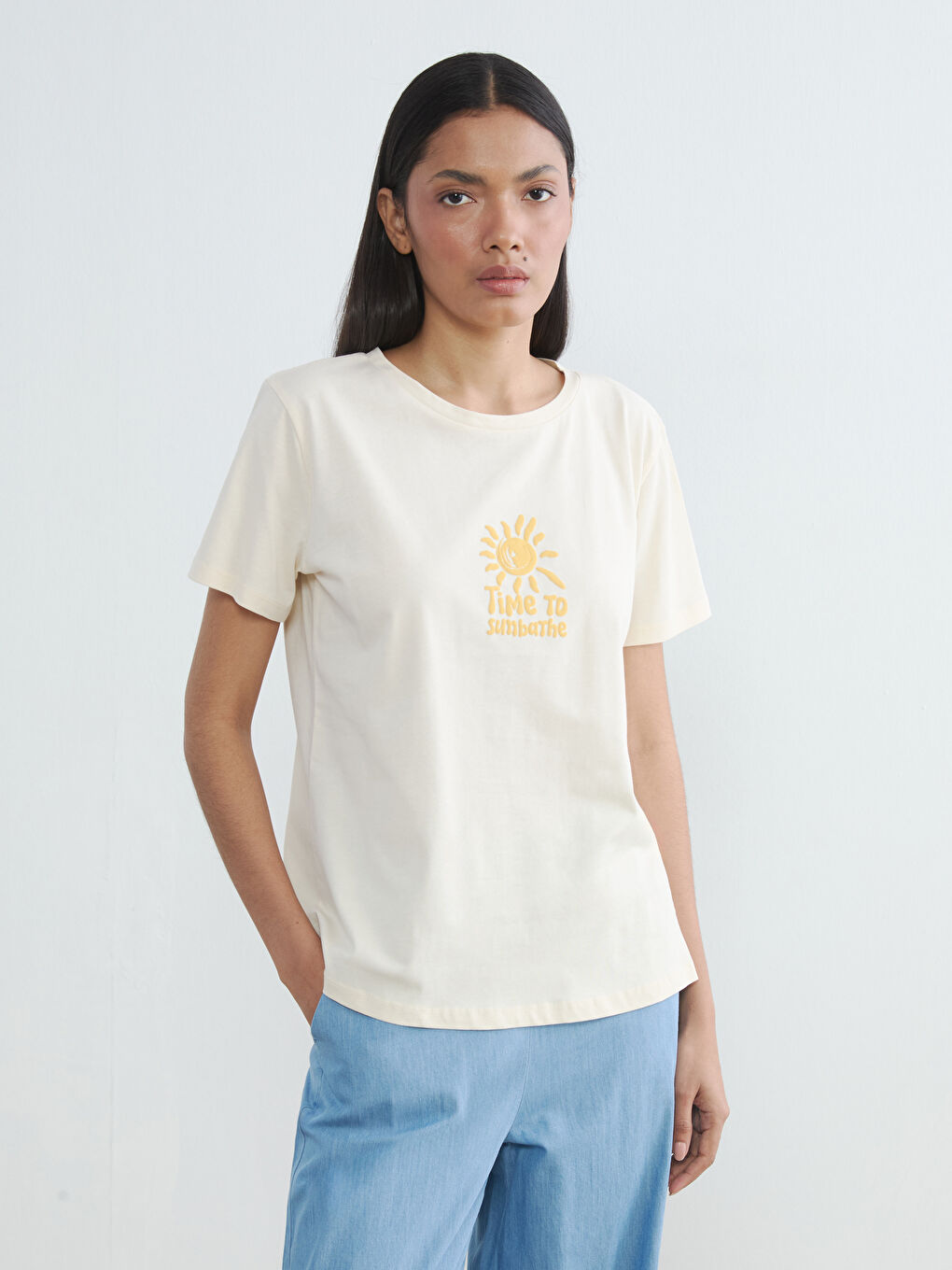 Bej Bisiklet Yaka Baskılı Kadın Tişört