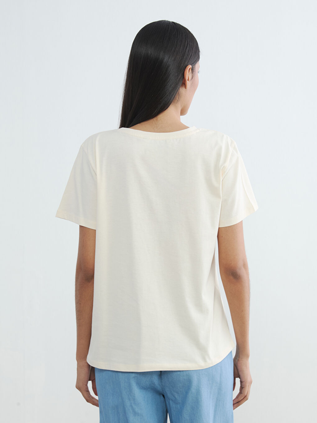 Bej Bisiklet Yaka Baskılı Kadın Tişört-3