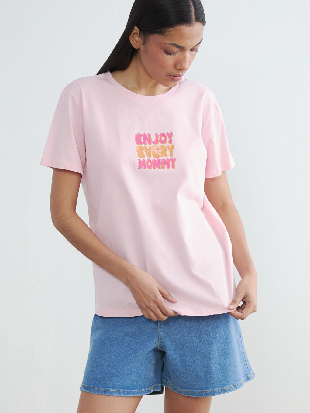 Pembe Bisiklet Yaka Baskılı Kadın Tişört