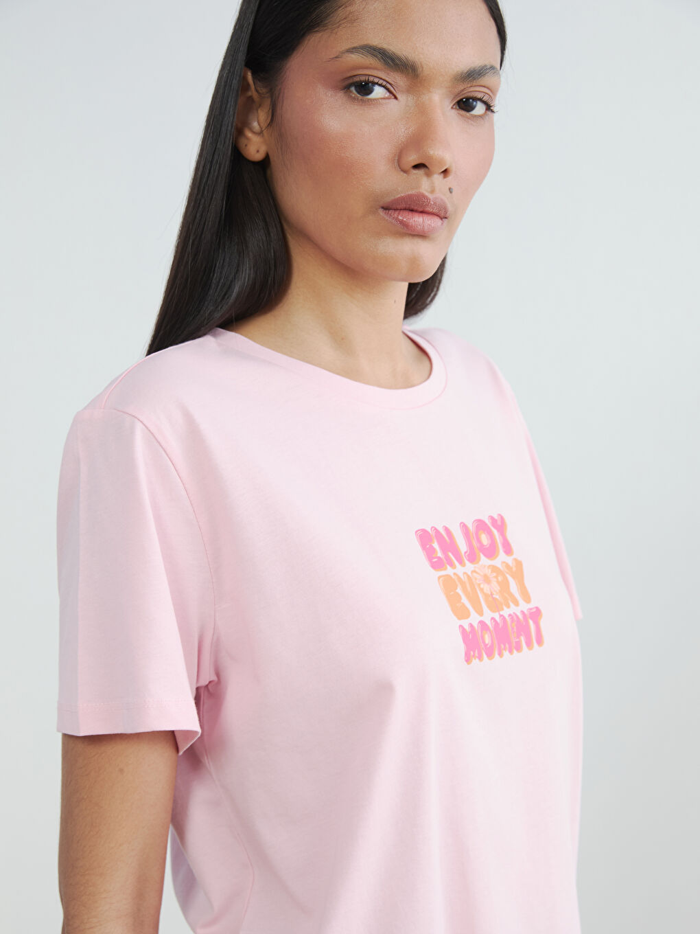 Pembe Bisiklet Yaka Baskılı Kadın Tişört-2