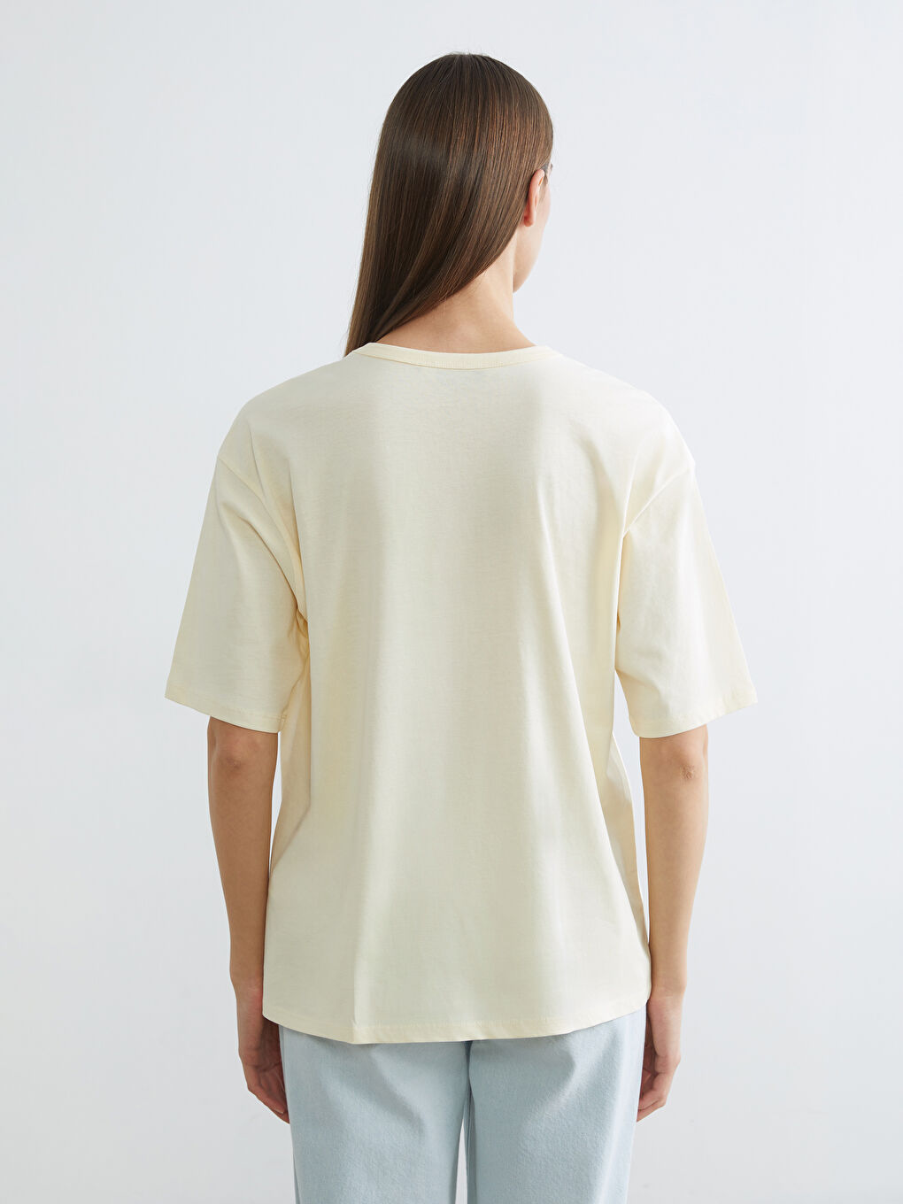 Bej Bisiklet Yaka Baskılı Oversize Kadın Tişört-3