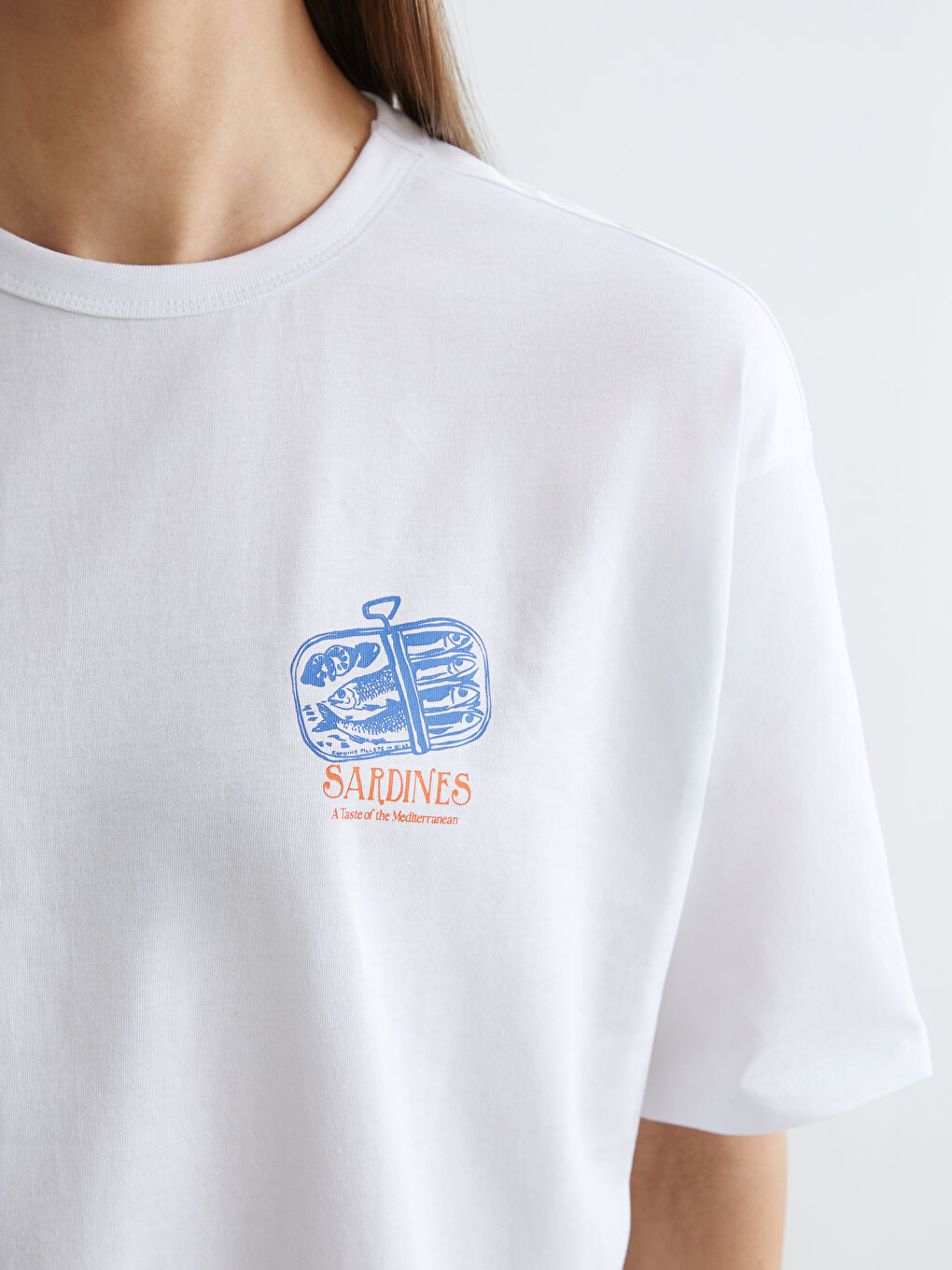 Beyaz Bisiklet Yaka Baskılı Oversize Kadın Tişört-2