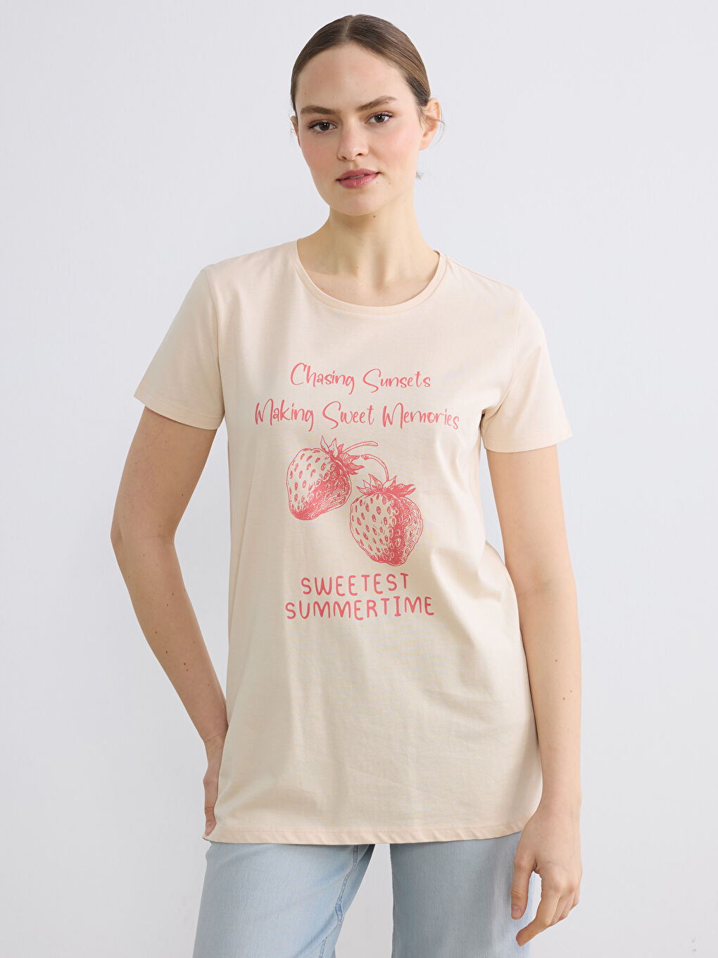 Bej Bisiklet Yaka Baskılı Kadın Tişört