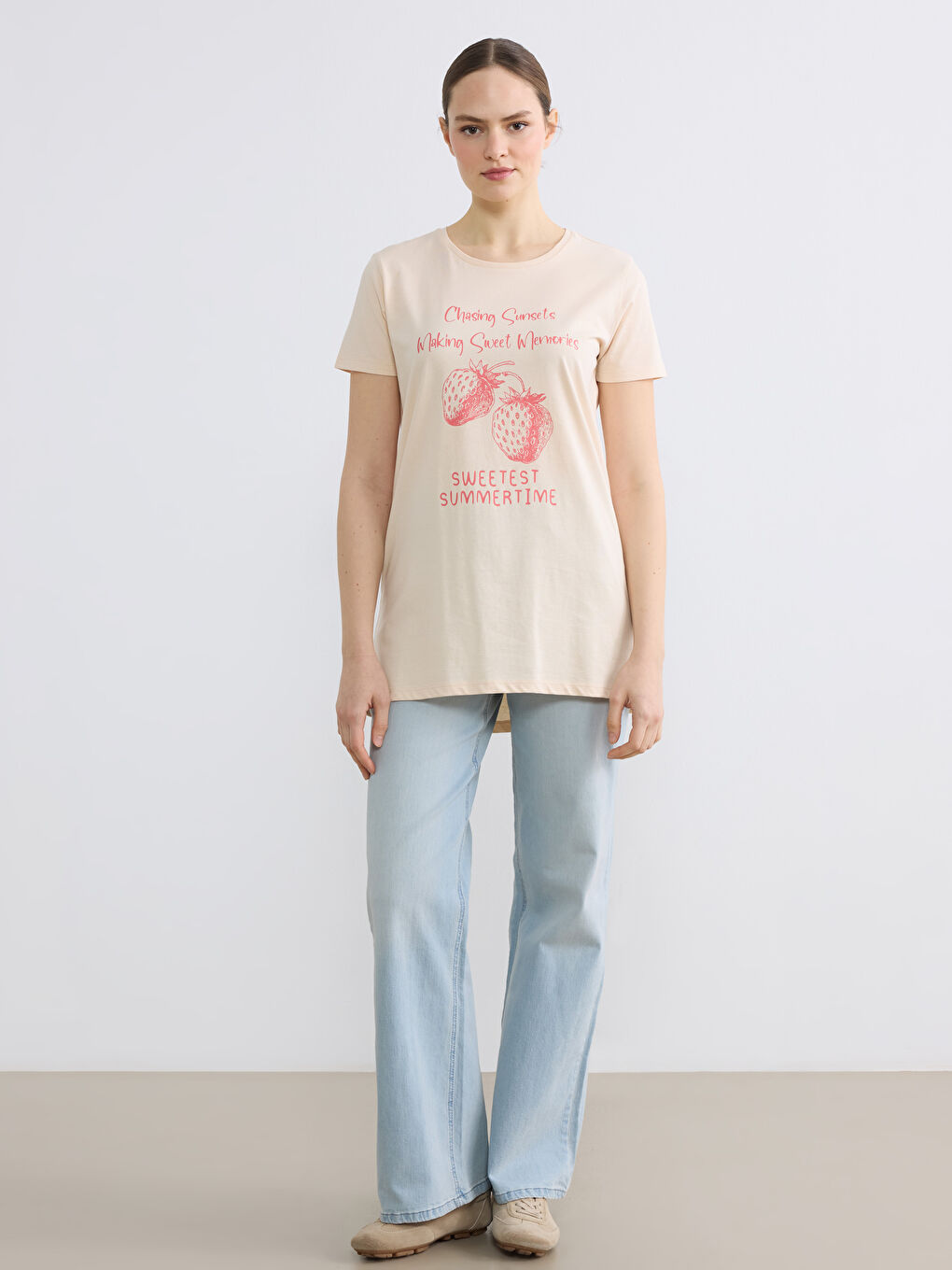 Bej Bisiklet Yaka Baskılı Kadın Tişört-1