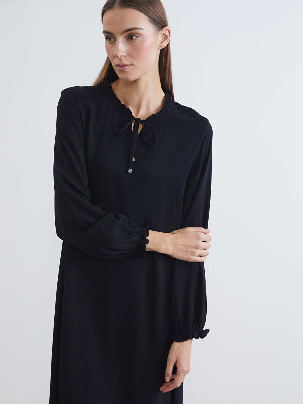 Siyah Bağlamalı Yaka Elbise-1