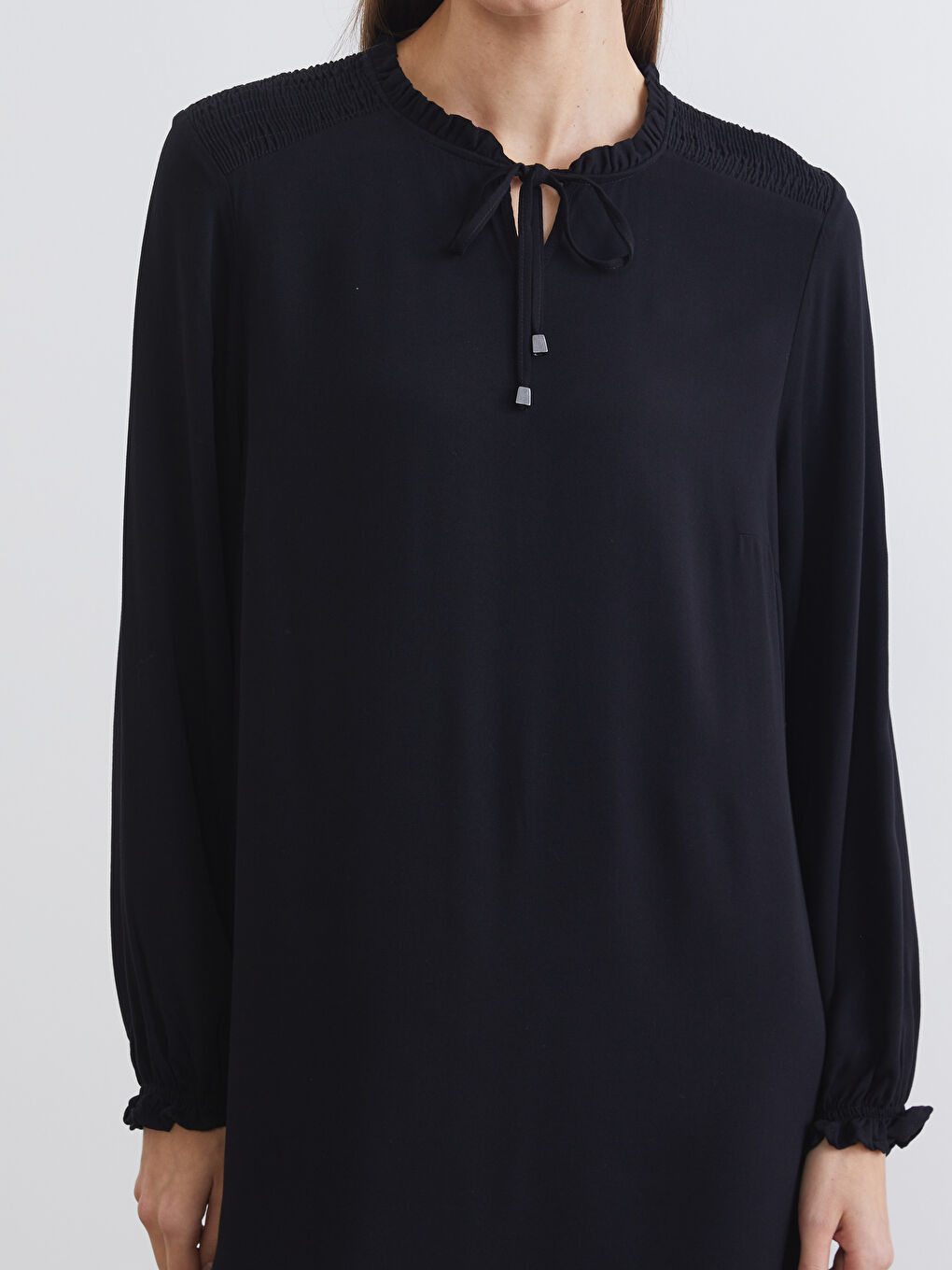 Siyah Bağlamalı Yaka Elbise-2