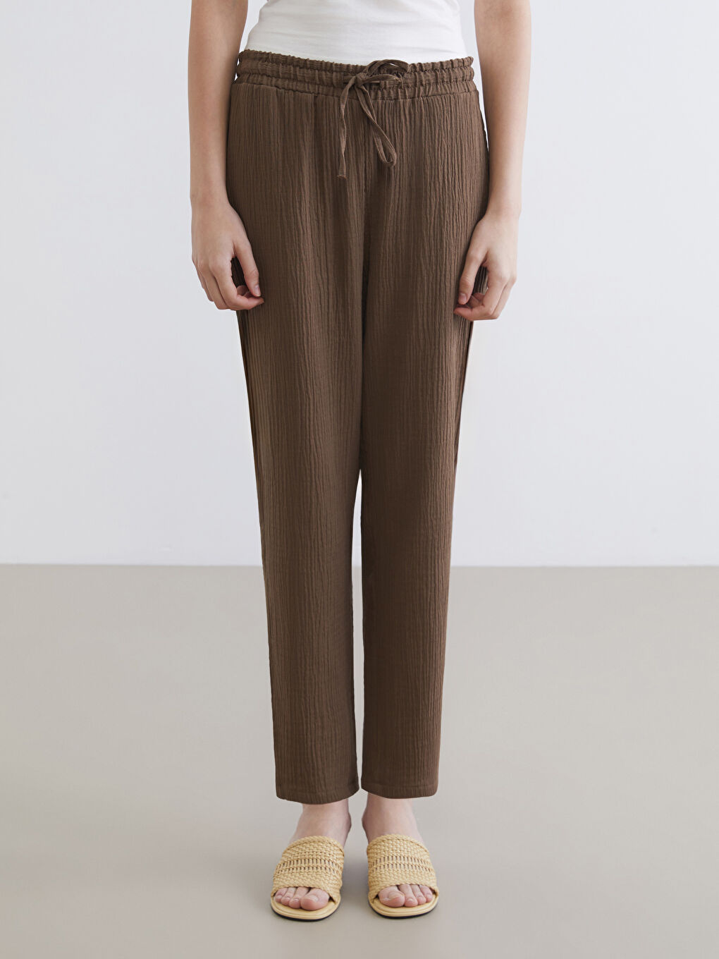 Kahverengi Beli Lastikli Havuç Kesim Kadın Müslin Pantolon	-1