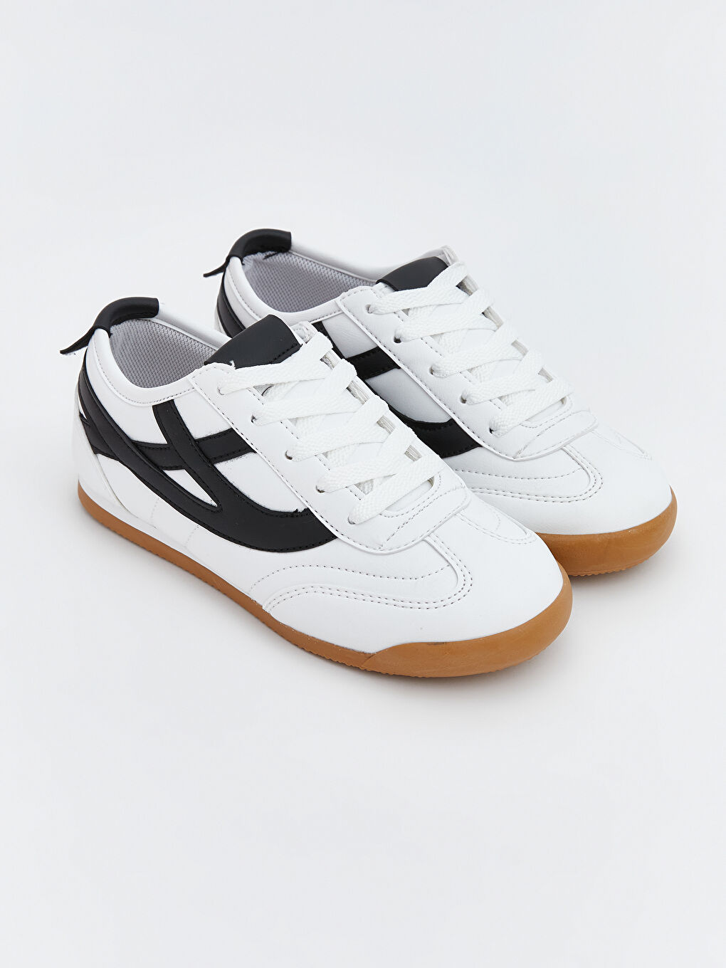 Beyaz Bağcıklı Erkek Çocuk Spor Ayakkabı