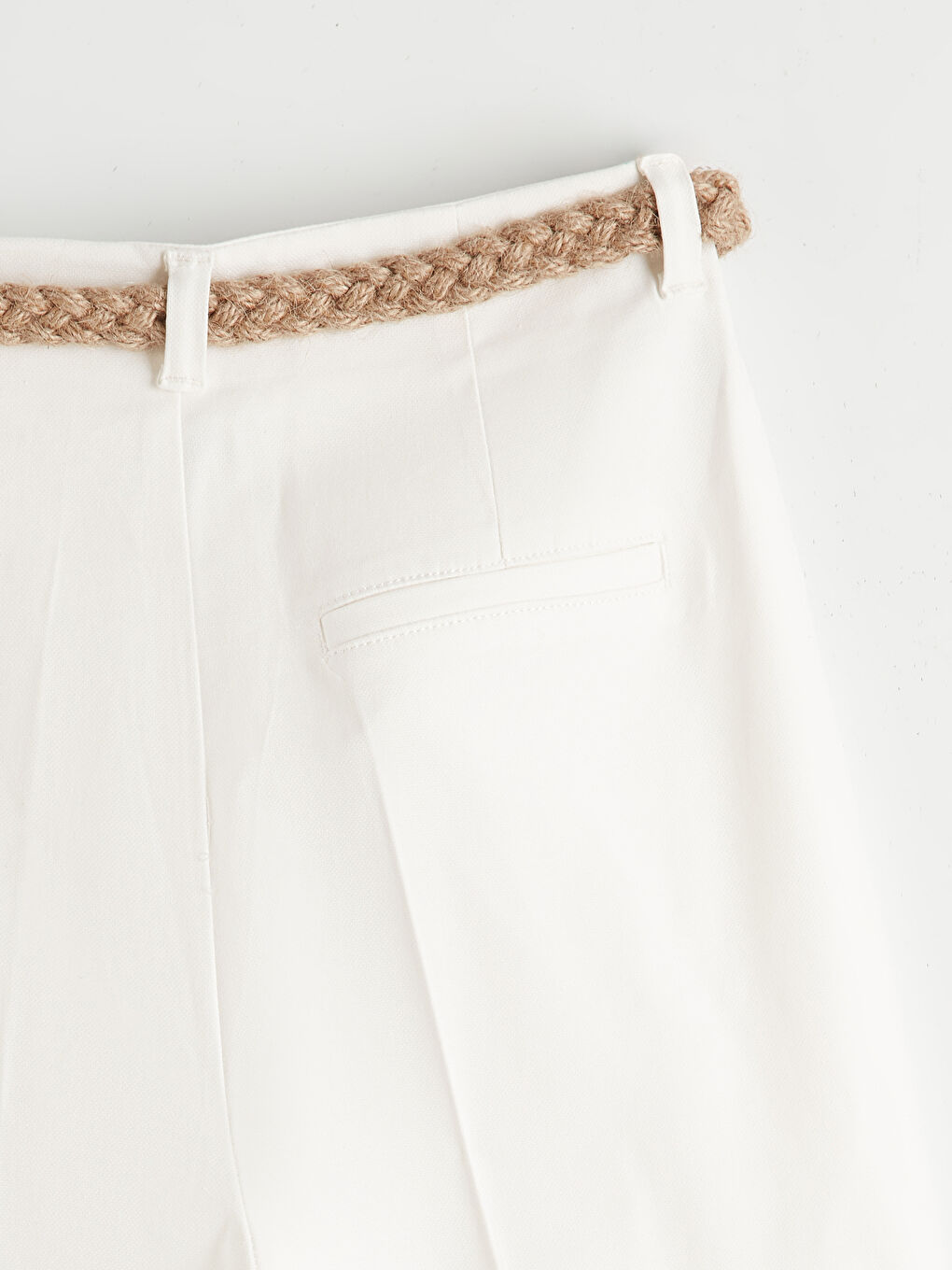 ქამრით თავისუფალი მოყვანილობის ქალის პლისირებული შარვალი-4