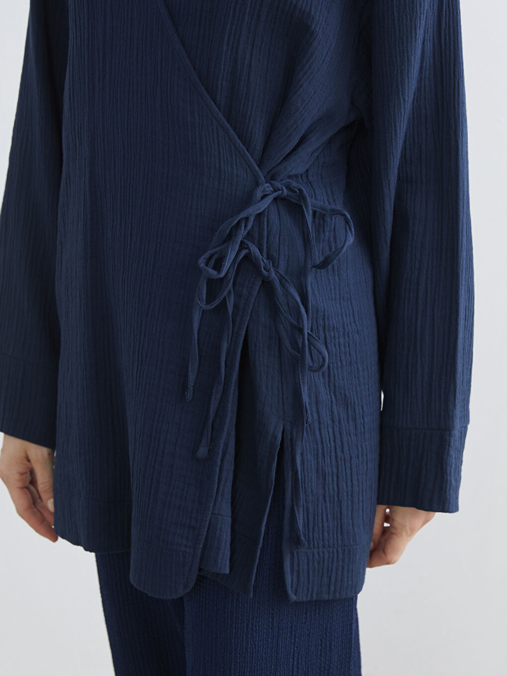 Lacivert Kruvaze Yaka Dokulu Kadın Müslin Kimono-2