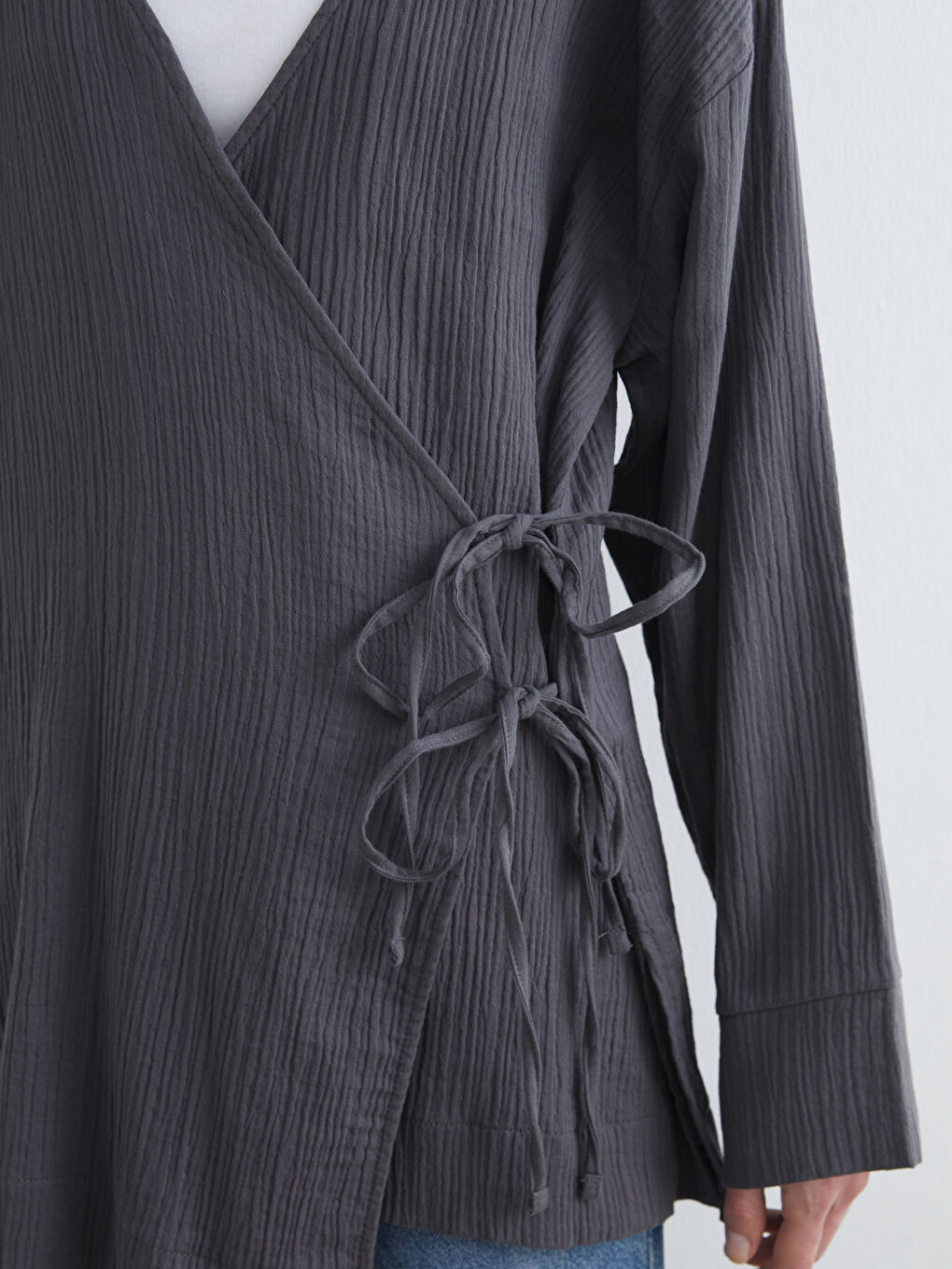 Gri Kruvaze Yaka Dokulu Kadın Müslin Kimono-2