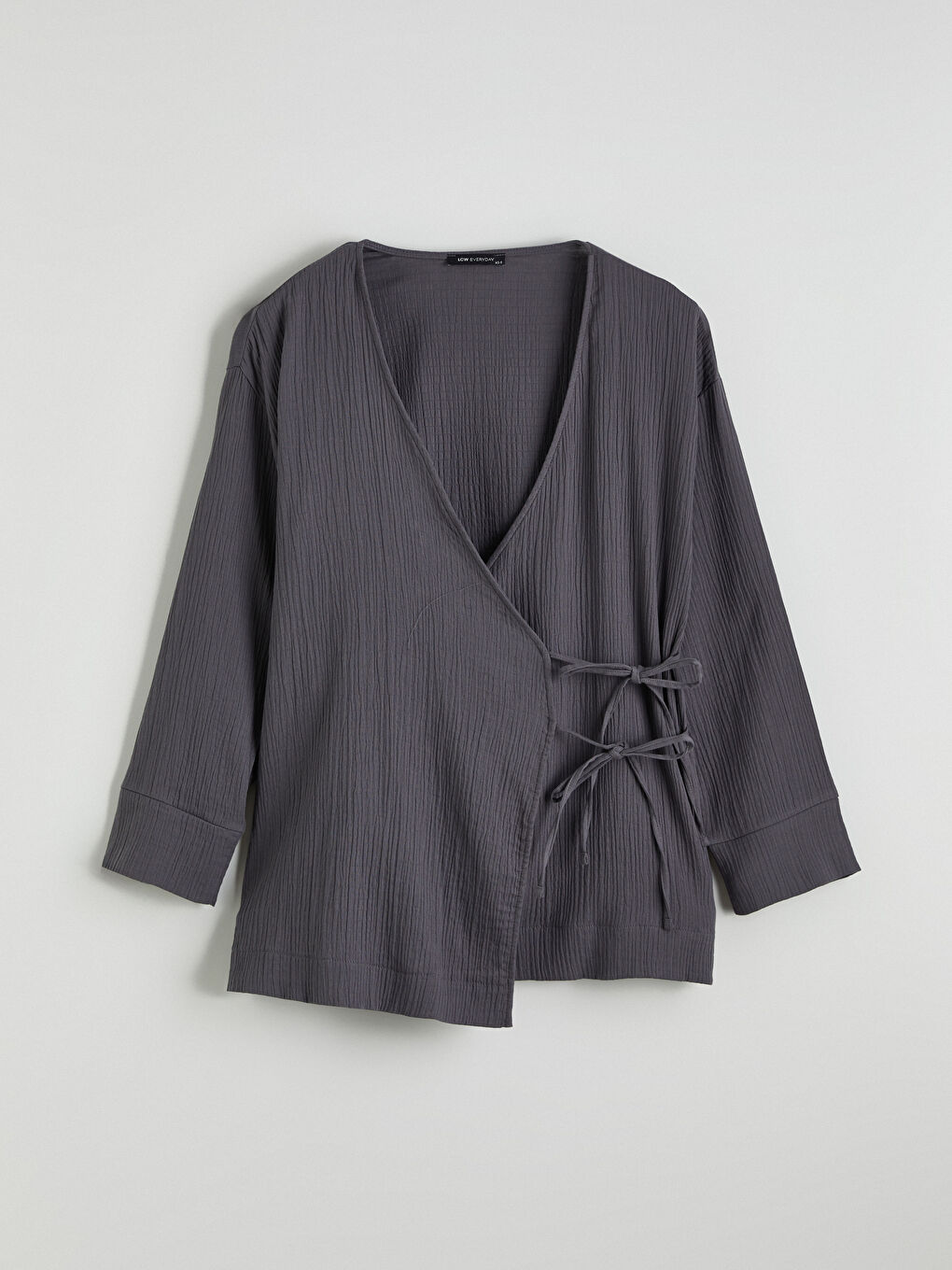 Gri Kruvaze Yaka Dokulu Kadın Müslin Kimono-4