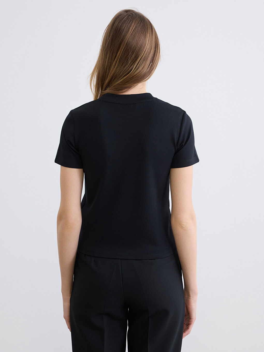 Siyah Bisiklet Yaka Taşlı Soft Touch Kadın Tişört-3