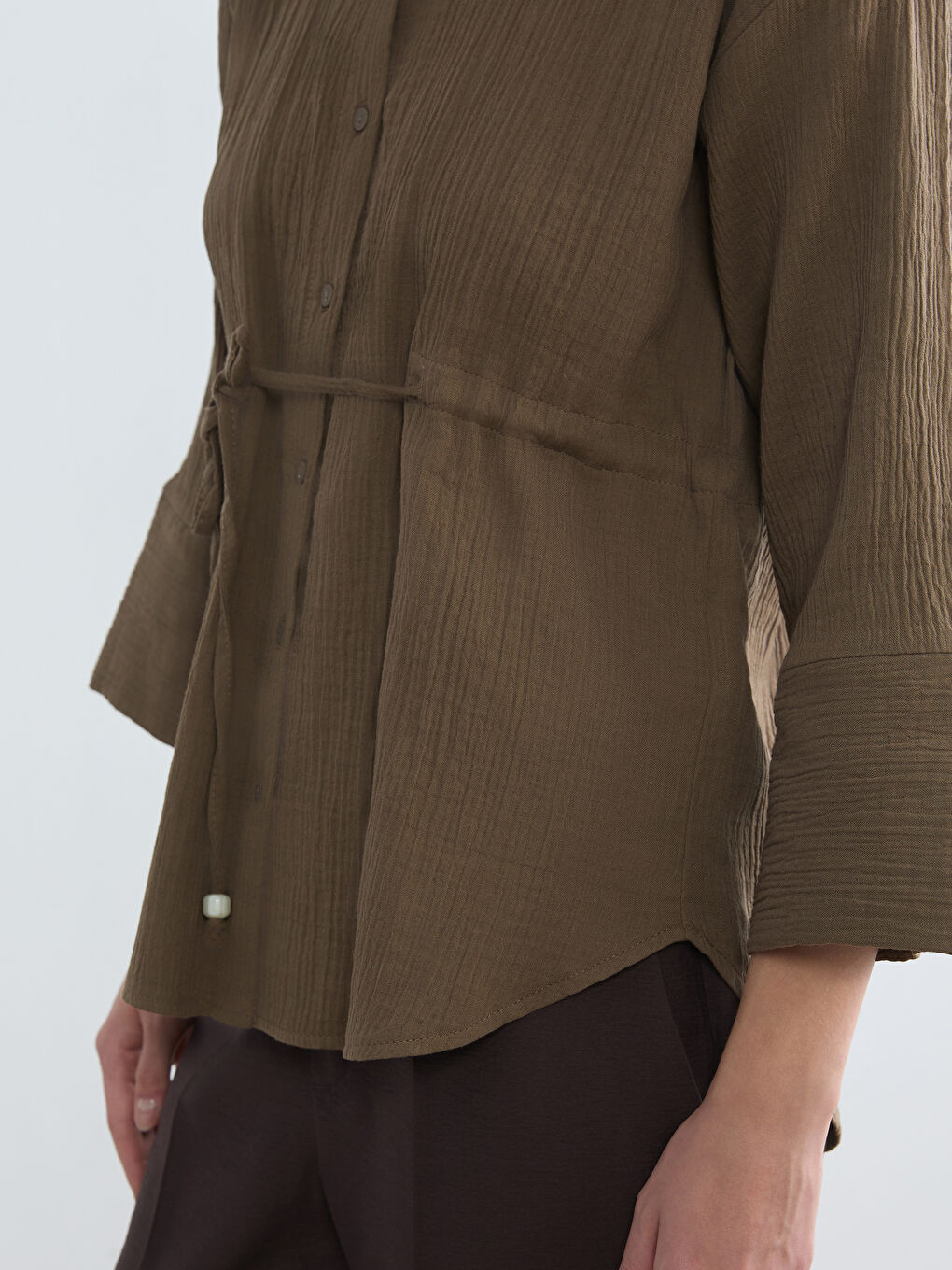 Kahverengi Bağlamalı Dokulu Kadın Müslin Gömlek-2