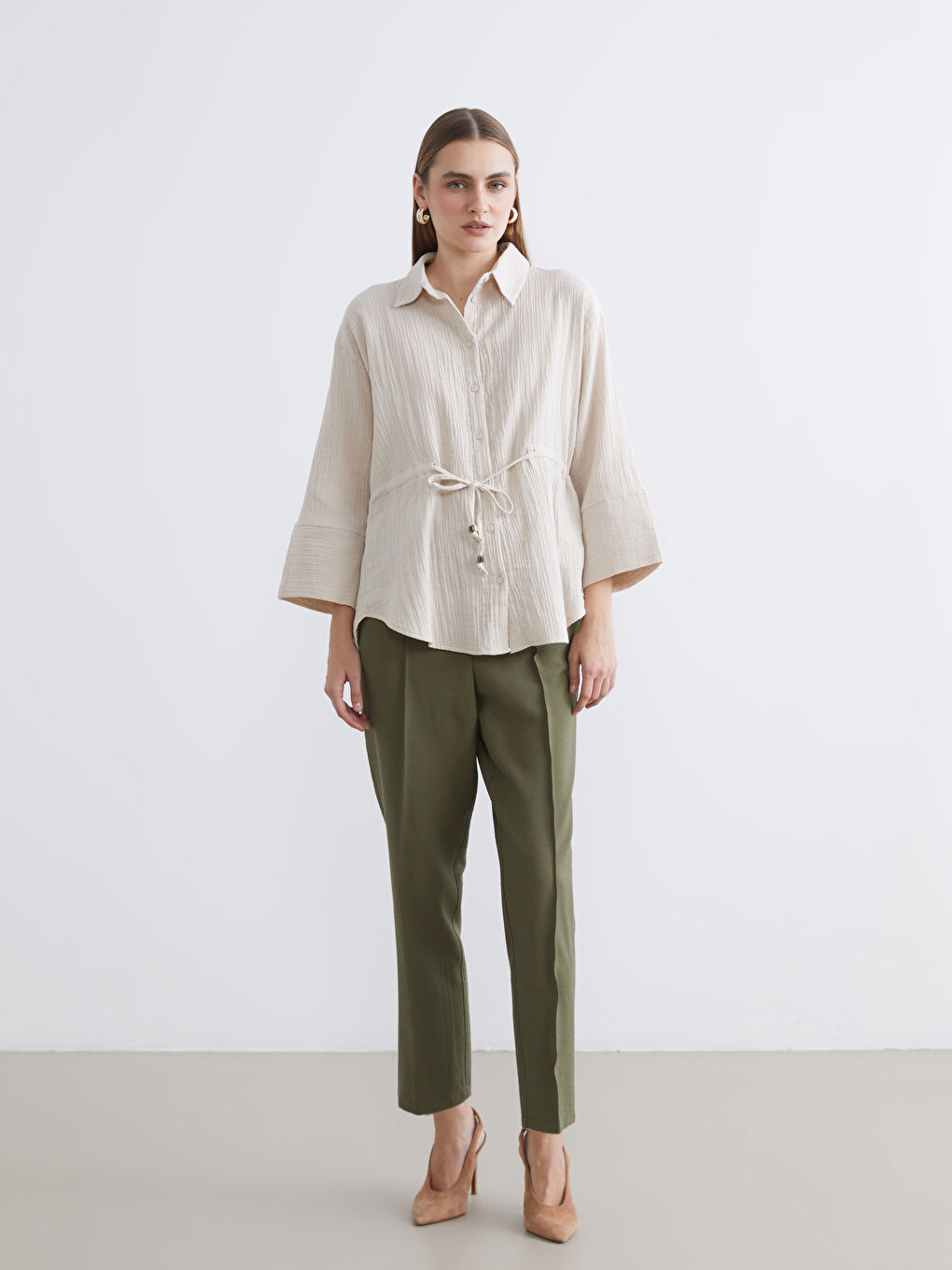 Bej Bağlamalı Dokulu Kadın Müslin Gömlek-1