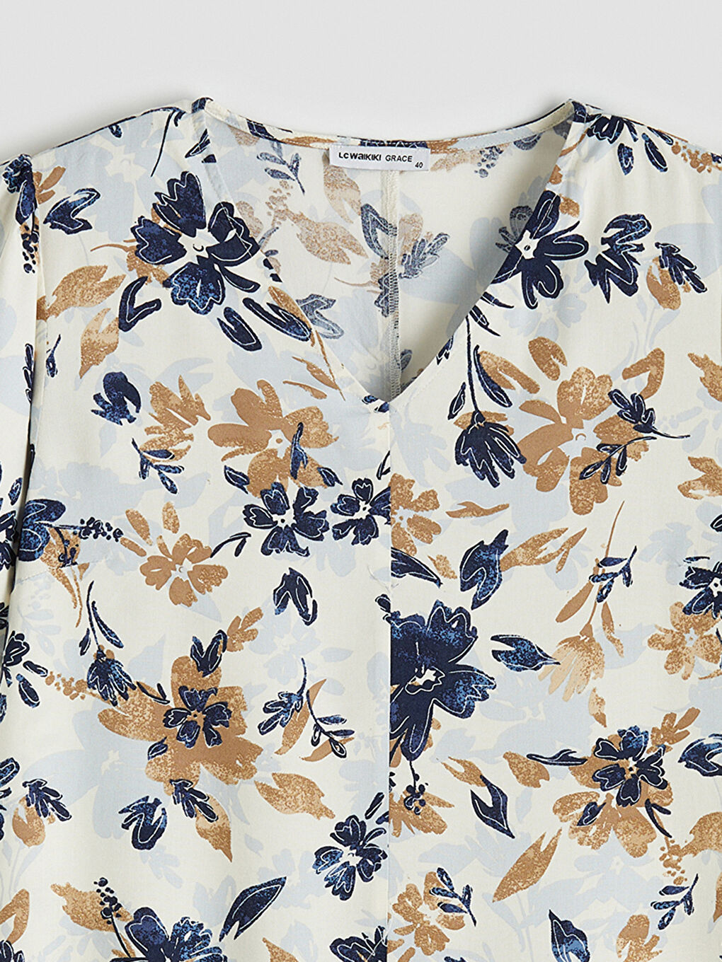 Ekru V Yaka Çiçekli Poplin Elbise-4