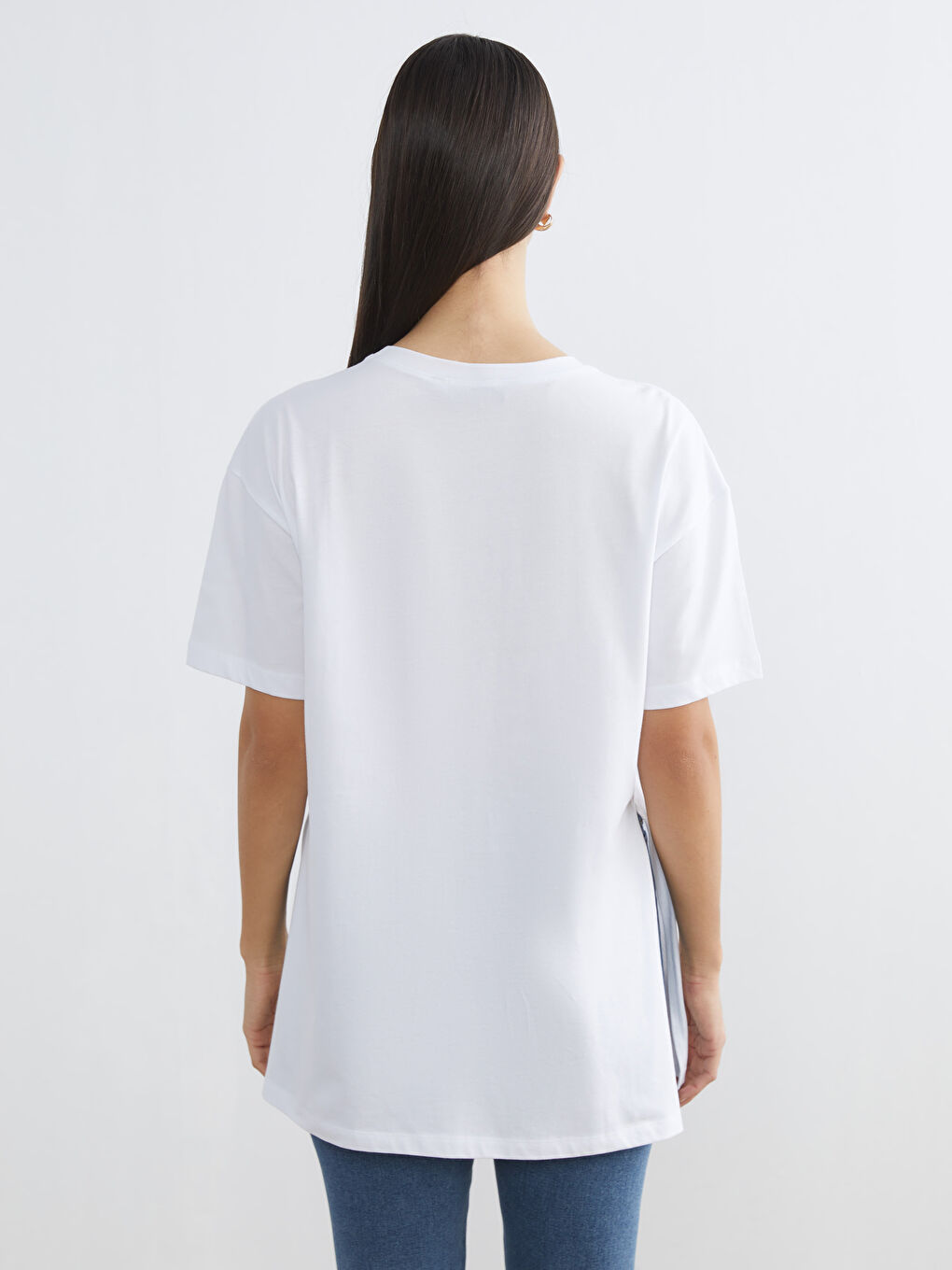 Beyaz Bisiklet Yaka Yırtmaçlı Kadın Tişört	-3