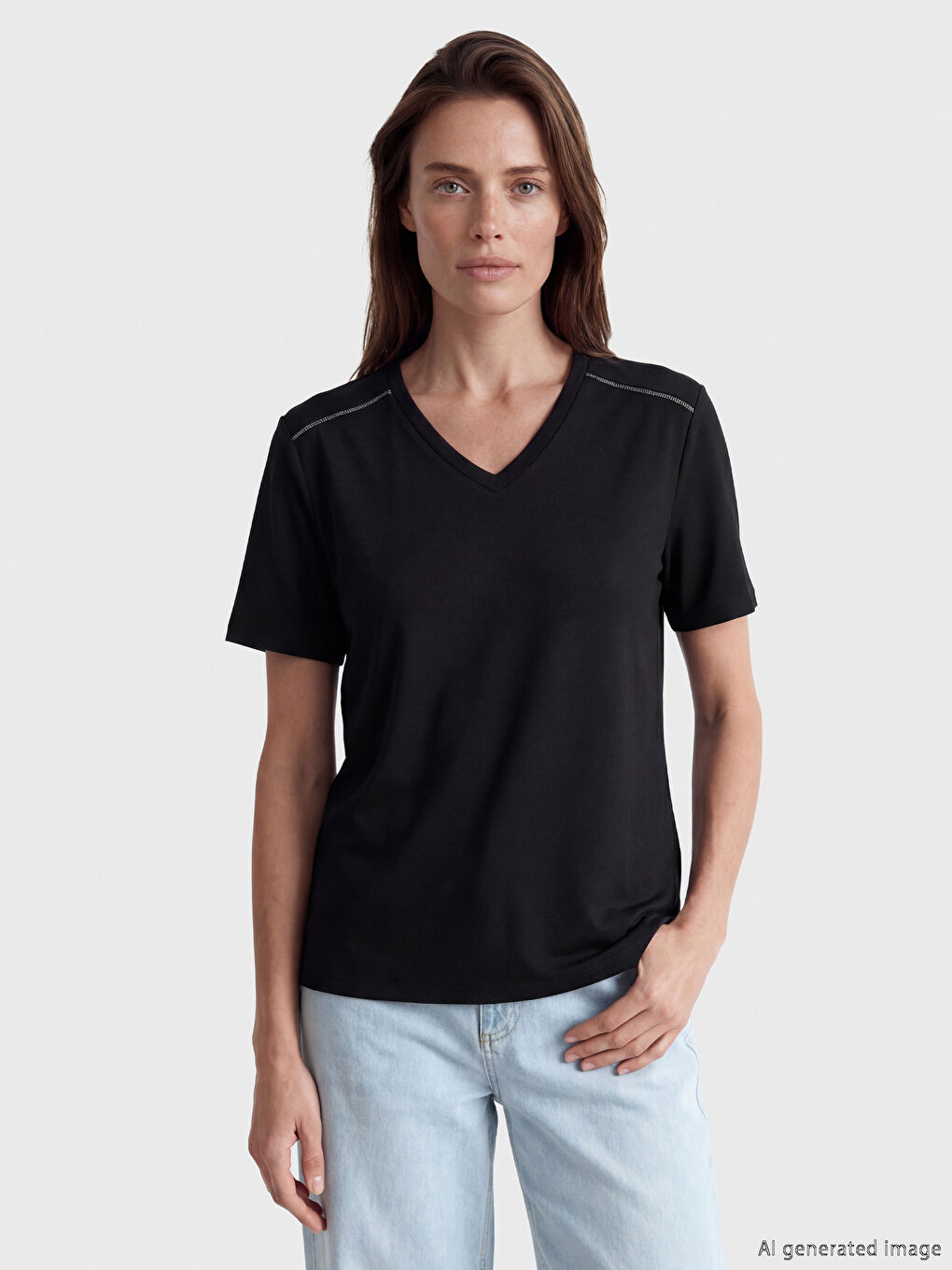 Siyah V Yaka Kadın Tişört