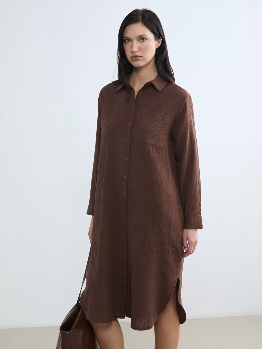 Kahverengi Dokulu Yırtmaçlı Gömlek Elbise-1