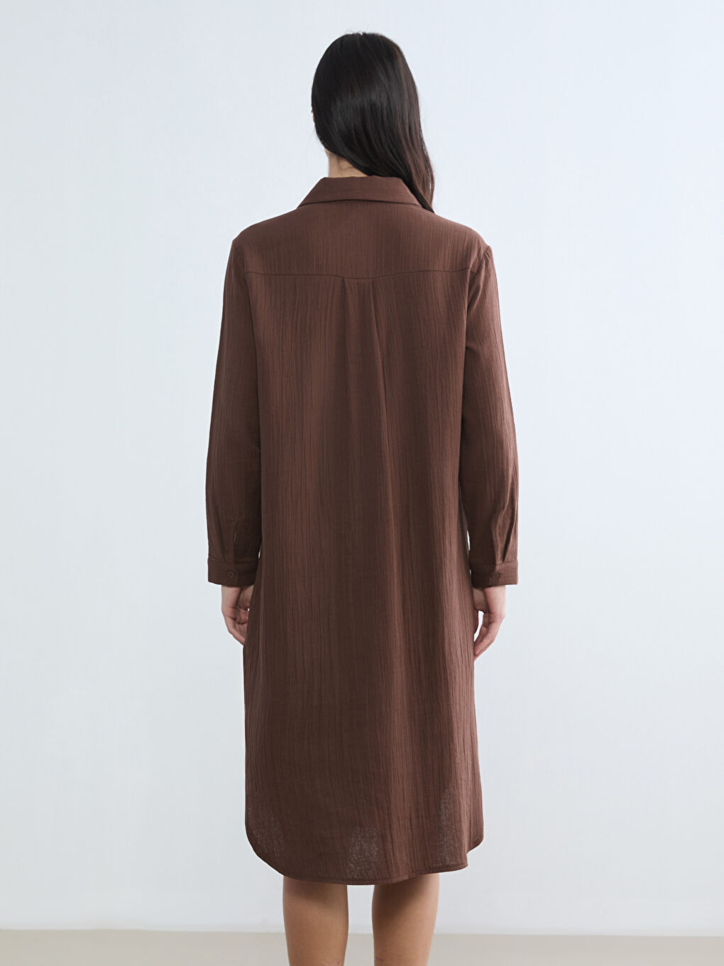 Kahverengi Dokulu Yırtmaçlı Gömlek Elbise-3