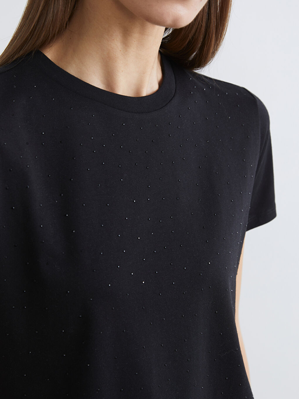 Siyah Bisiklet Yaka Taşlı Kadın Tişört-2