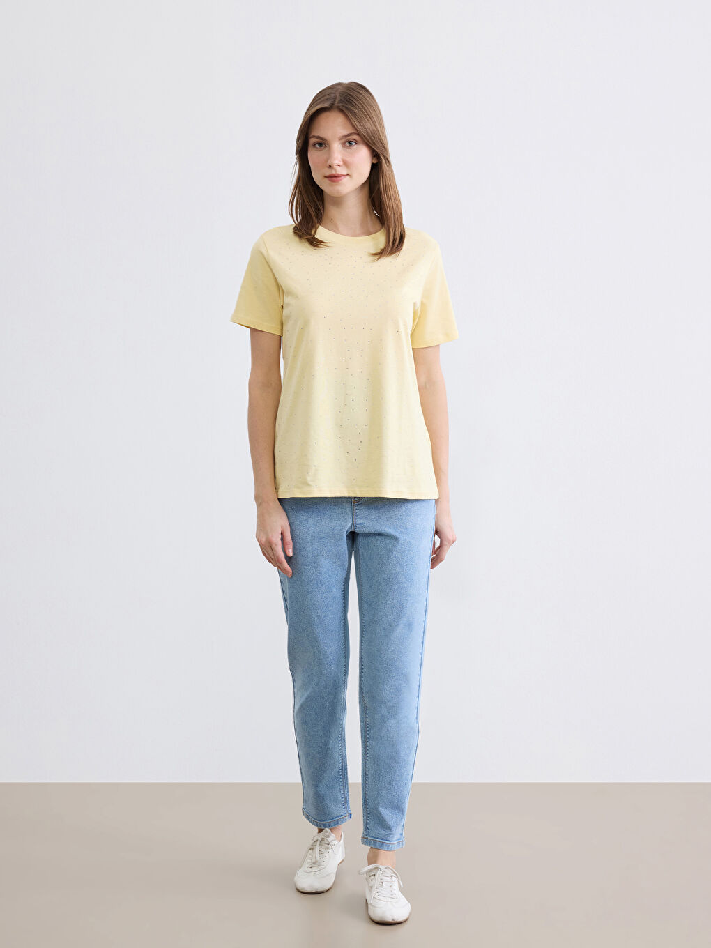 Sarı Bisiklet Yaka Taşlı Kadın Tişört-1