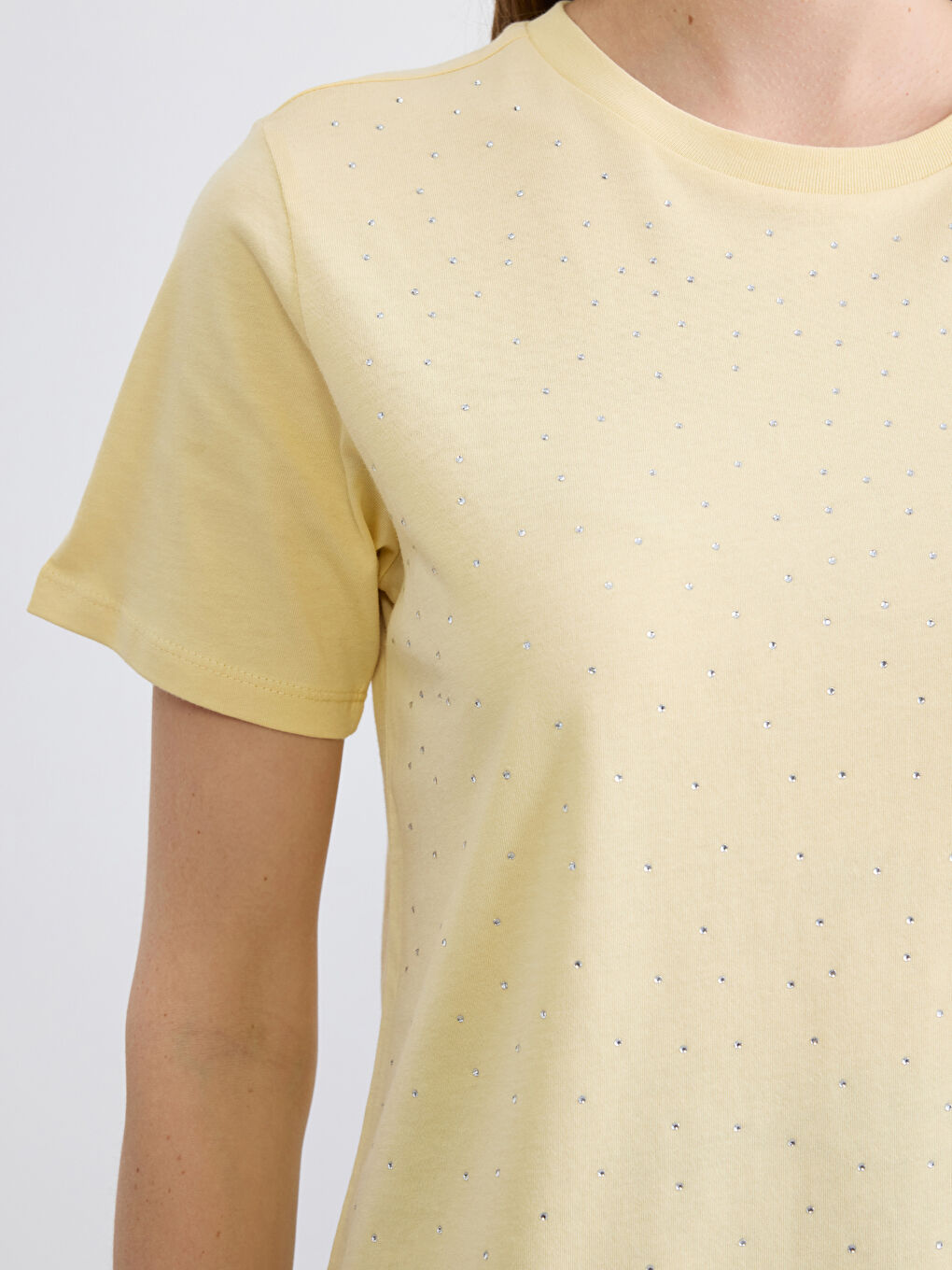 Sarı Bisiklet Yaka Taşlı Kadın Tişört-2