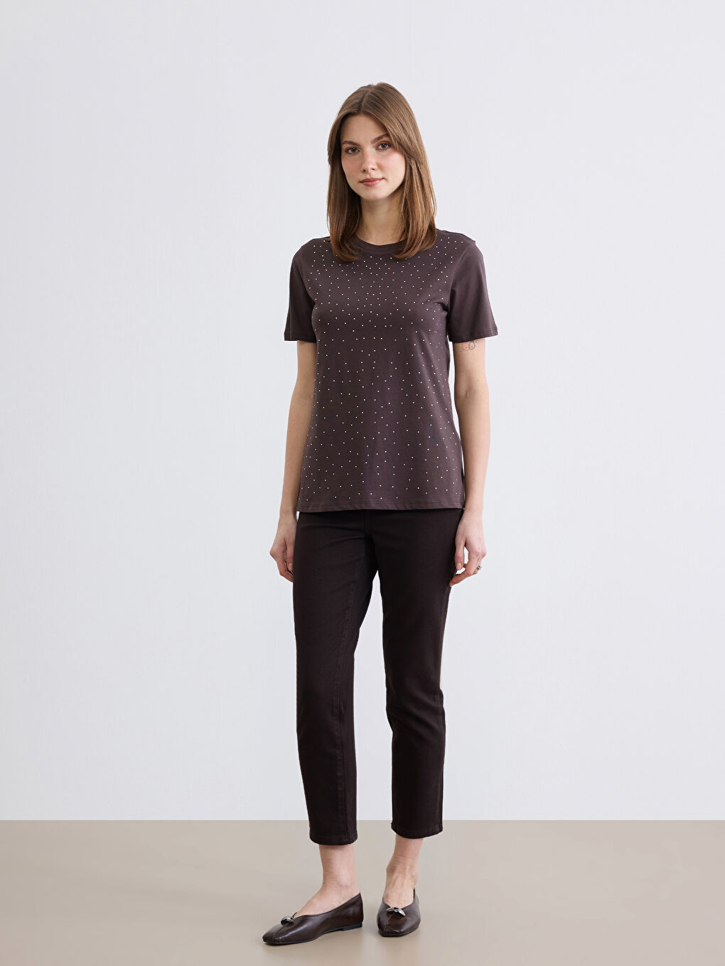 Kahverengi Bisiklet Yaka Taşlı Kadın Tişört-1