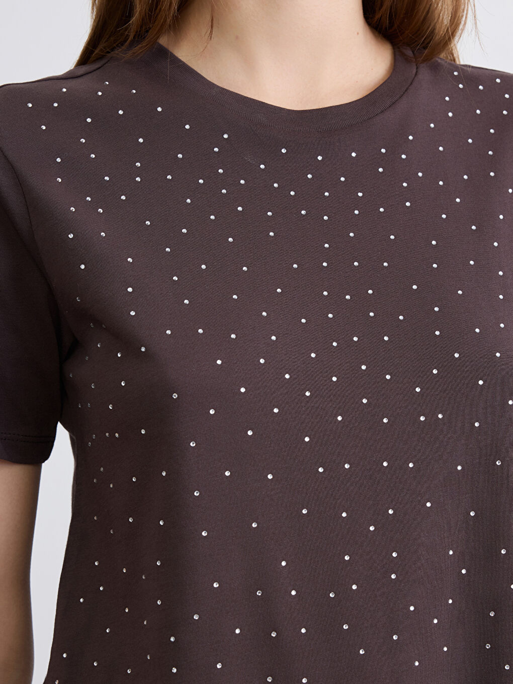 Kahverengi Bisiklet Yaka Taşlı Kadın Tişört-2