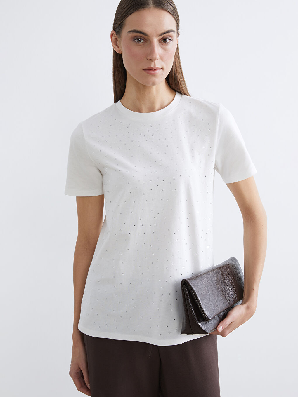 Beyaz Bisiklet Yaka Taşlı Kadın Tişört