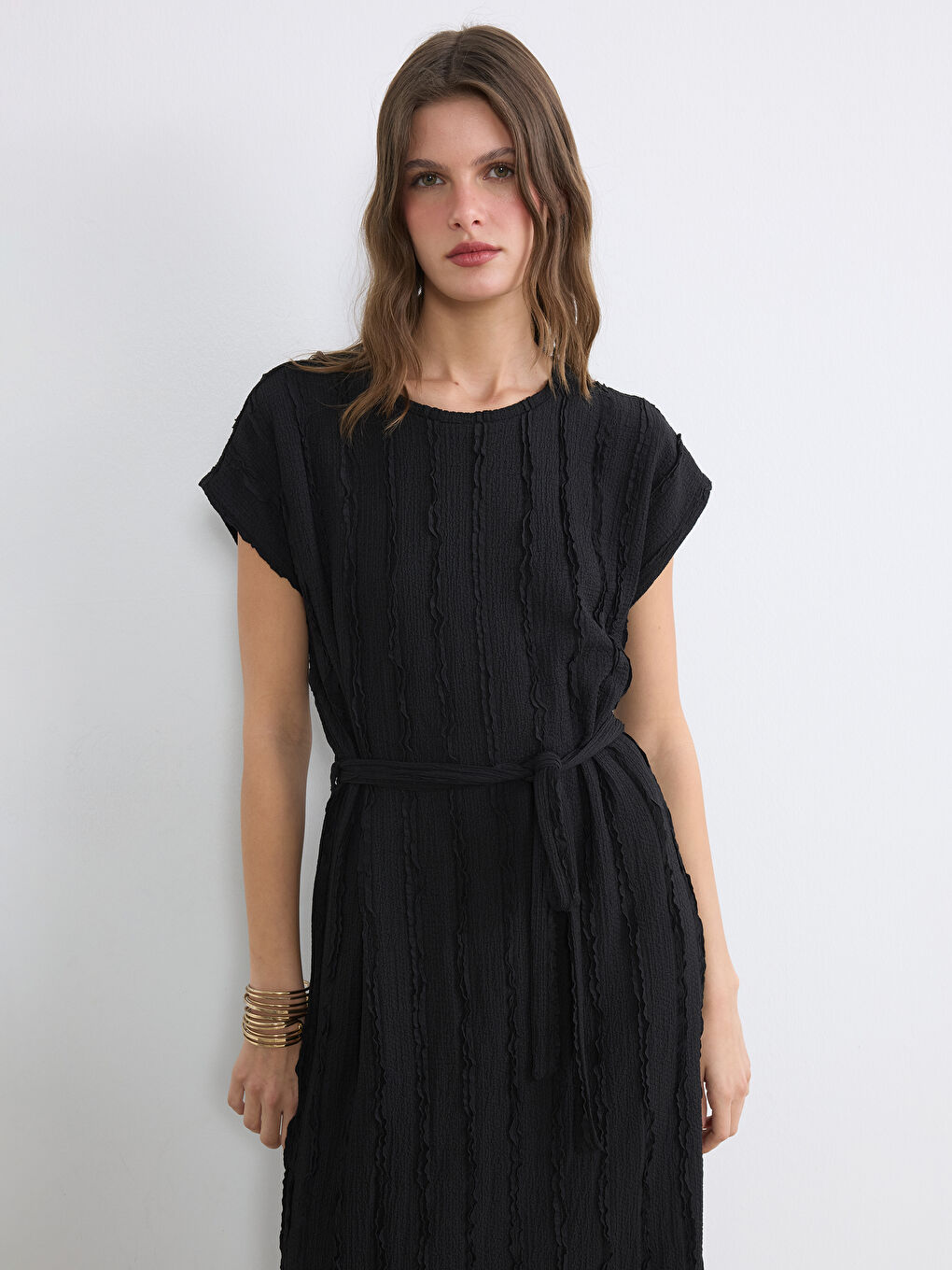 Жена Черно Рокля-1