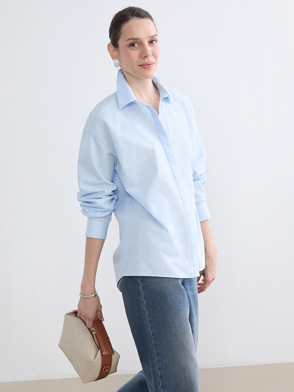 Дамска риза с украси