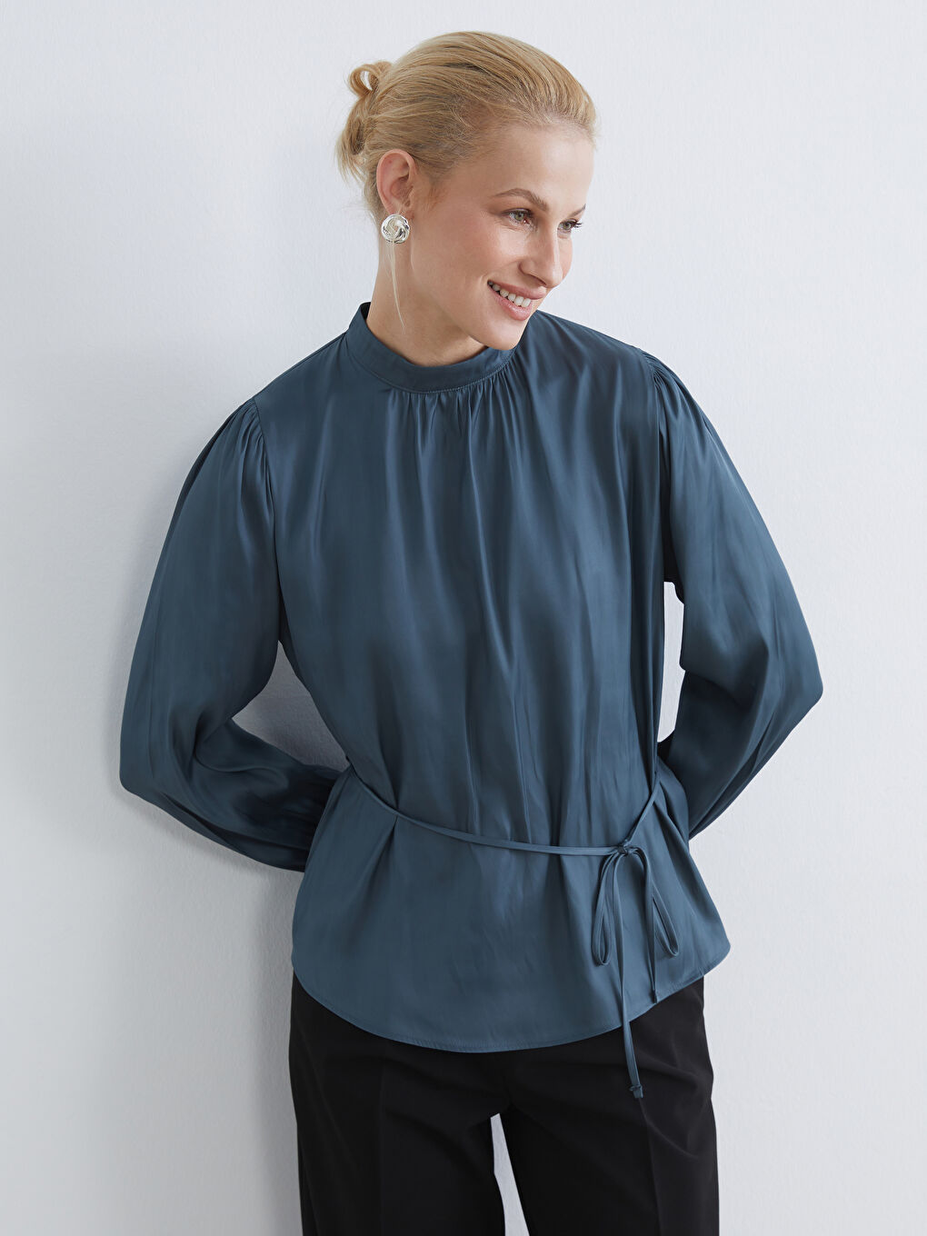 Petrol Dik Yaka Belden Bağlamalı Büzgülü Bluz