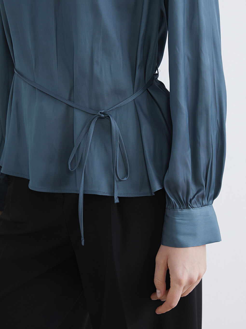 Petrol Dik Yaka Belden Bağlamalı Büzgülü Bluz-2