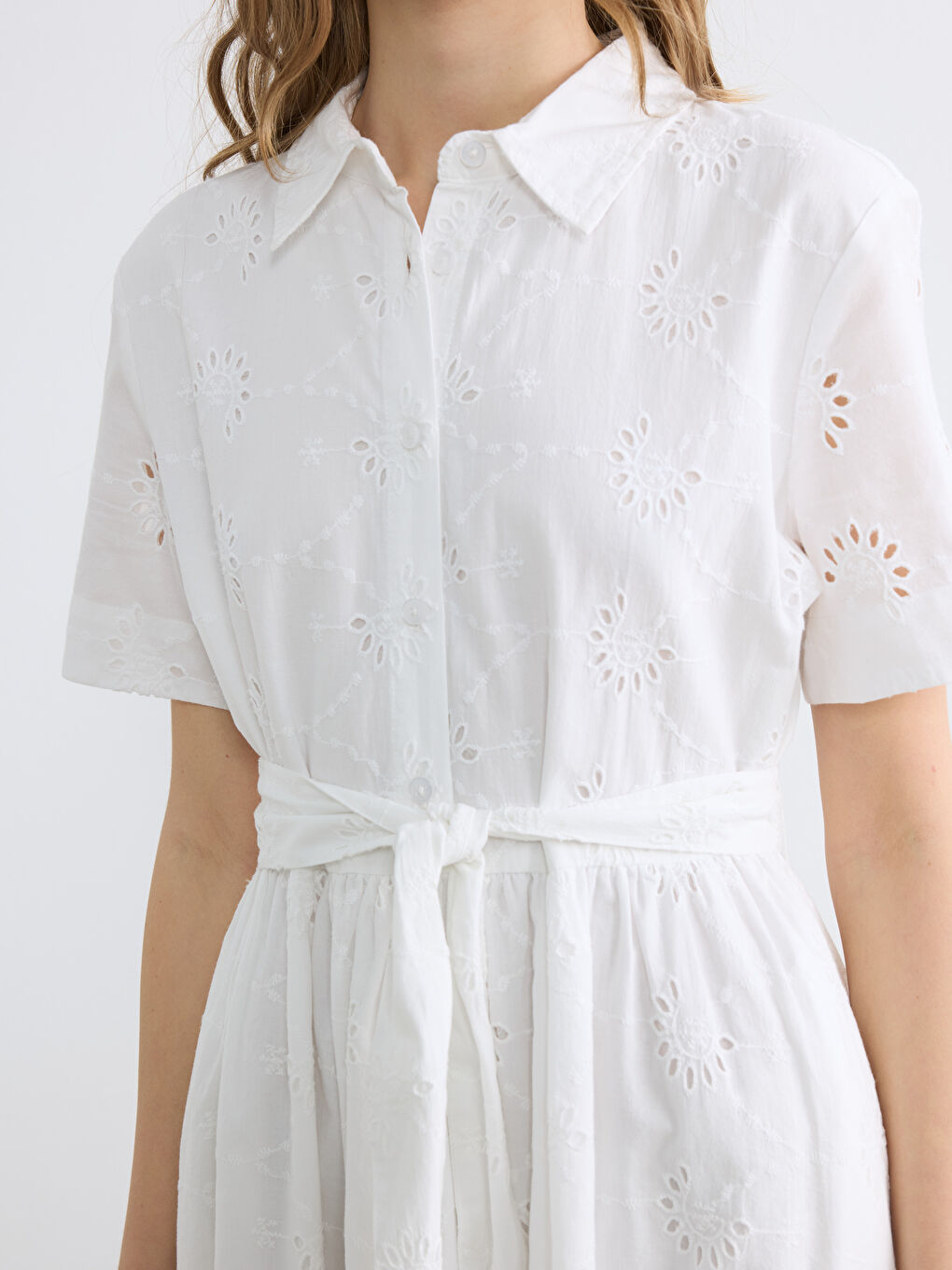 Haljina sa kragnom košulje i pojasom od veza-2