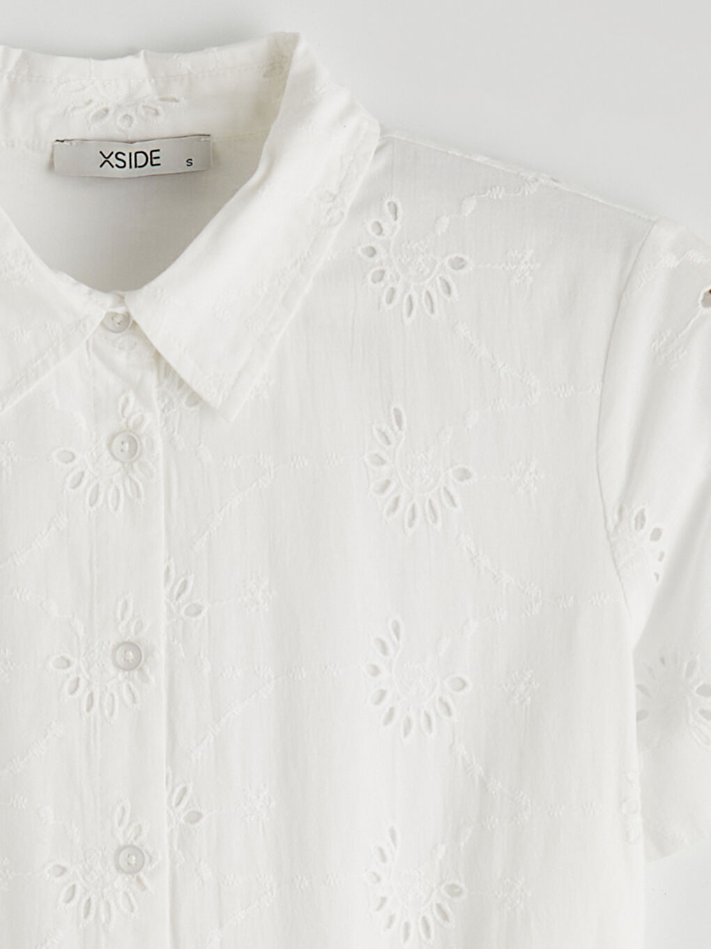 Haljina sa kragnom košulje i pojasom od veza-5