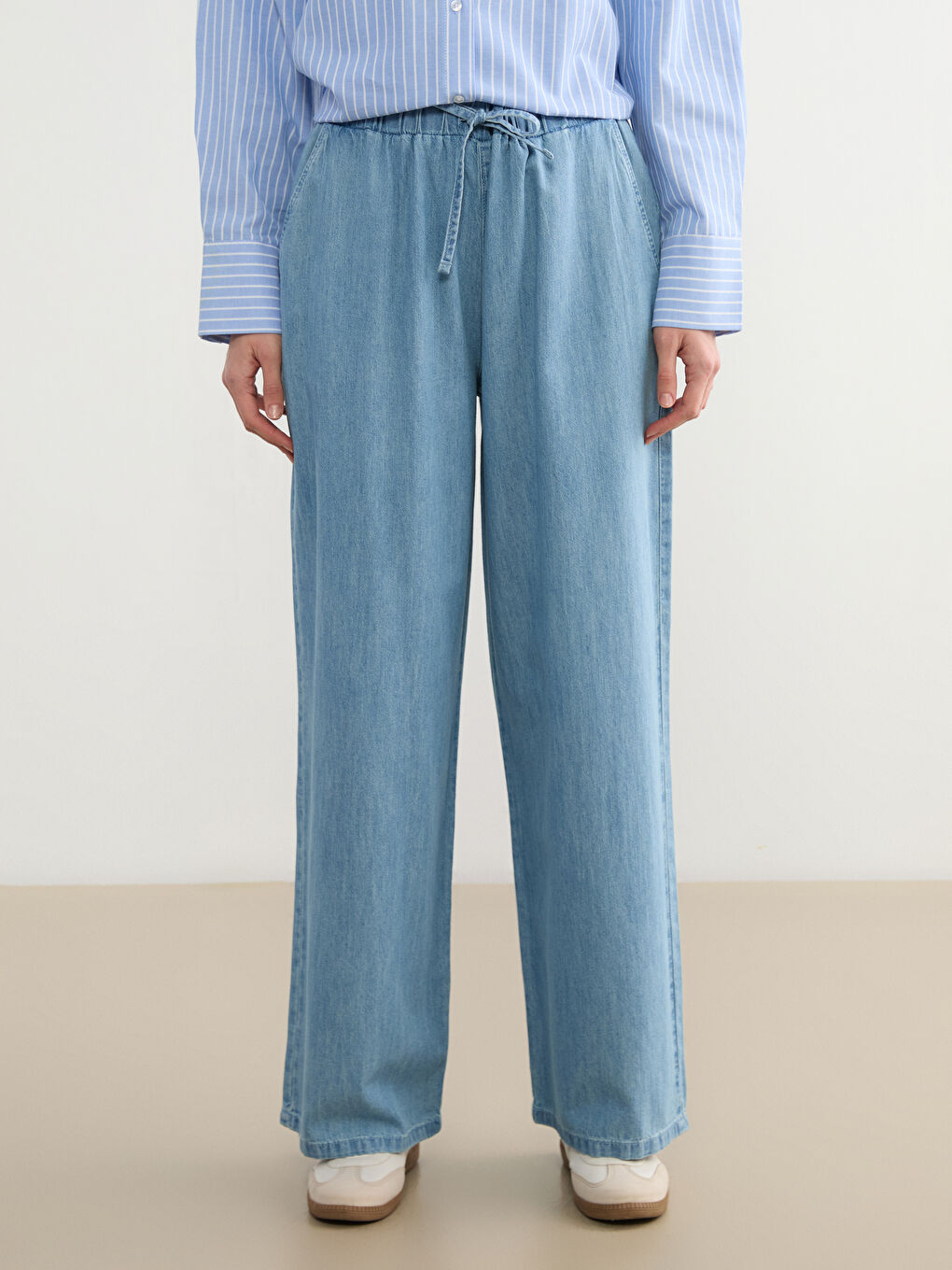 ქალი ლურჯი ჯინსი-1