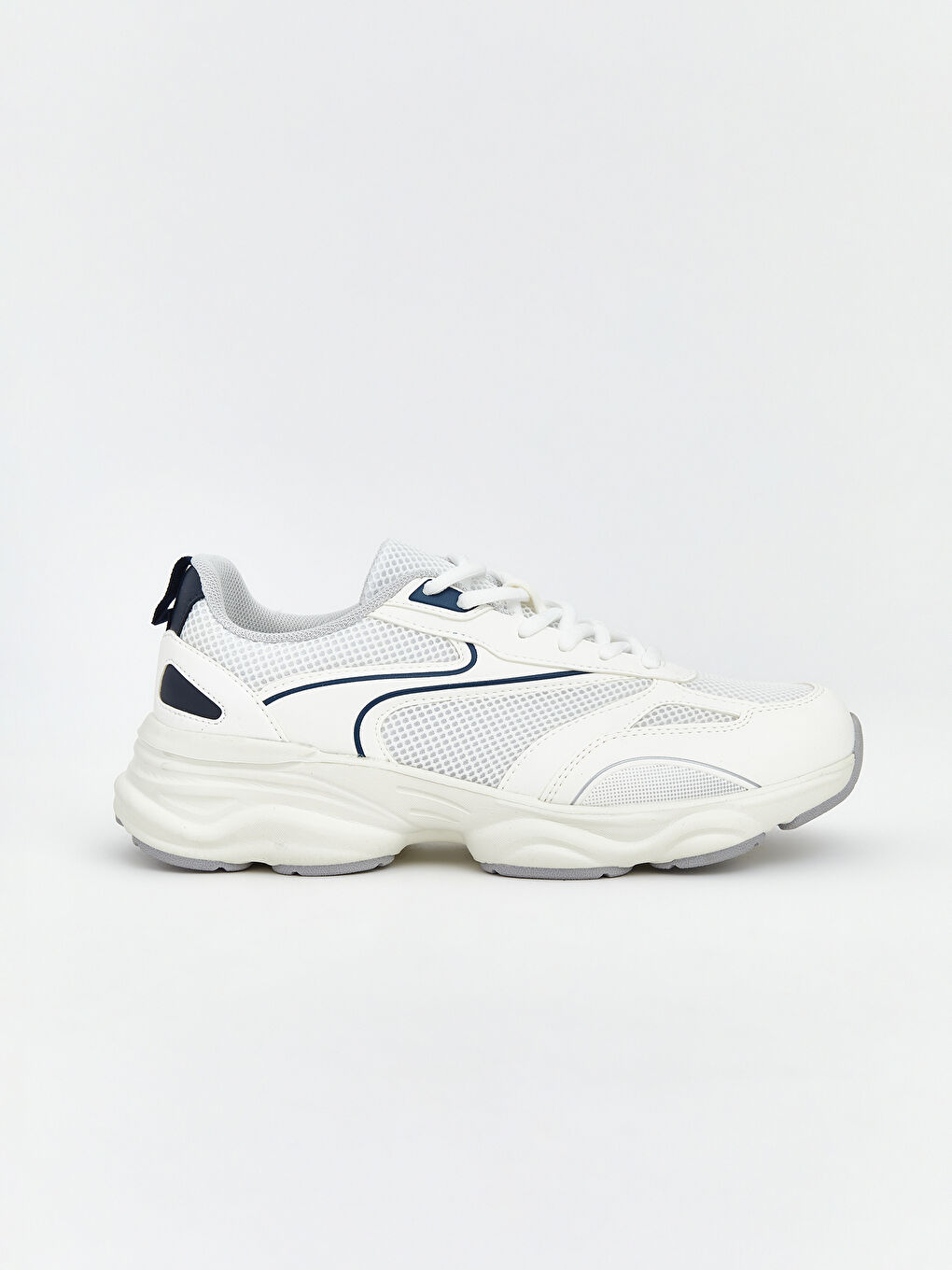 Beyaz Bağcıklı Kadın Spor Ayakkabı-1