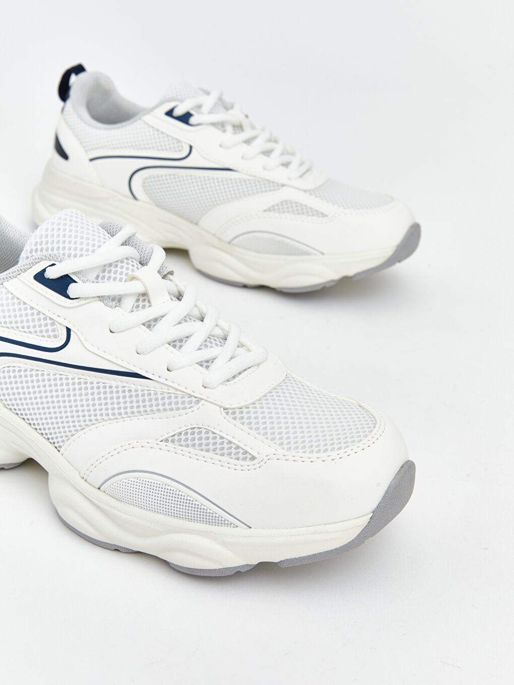 Beyaz Bağcıklı Kadın Spor Ayakkabı-2