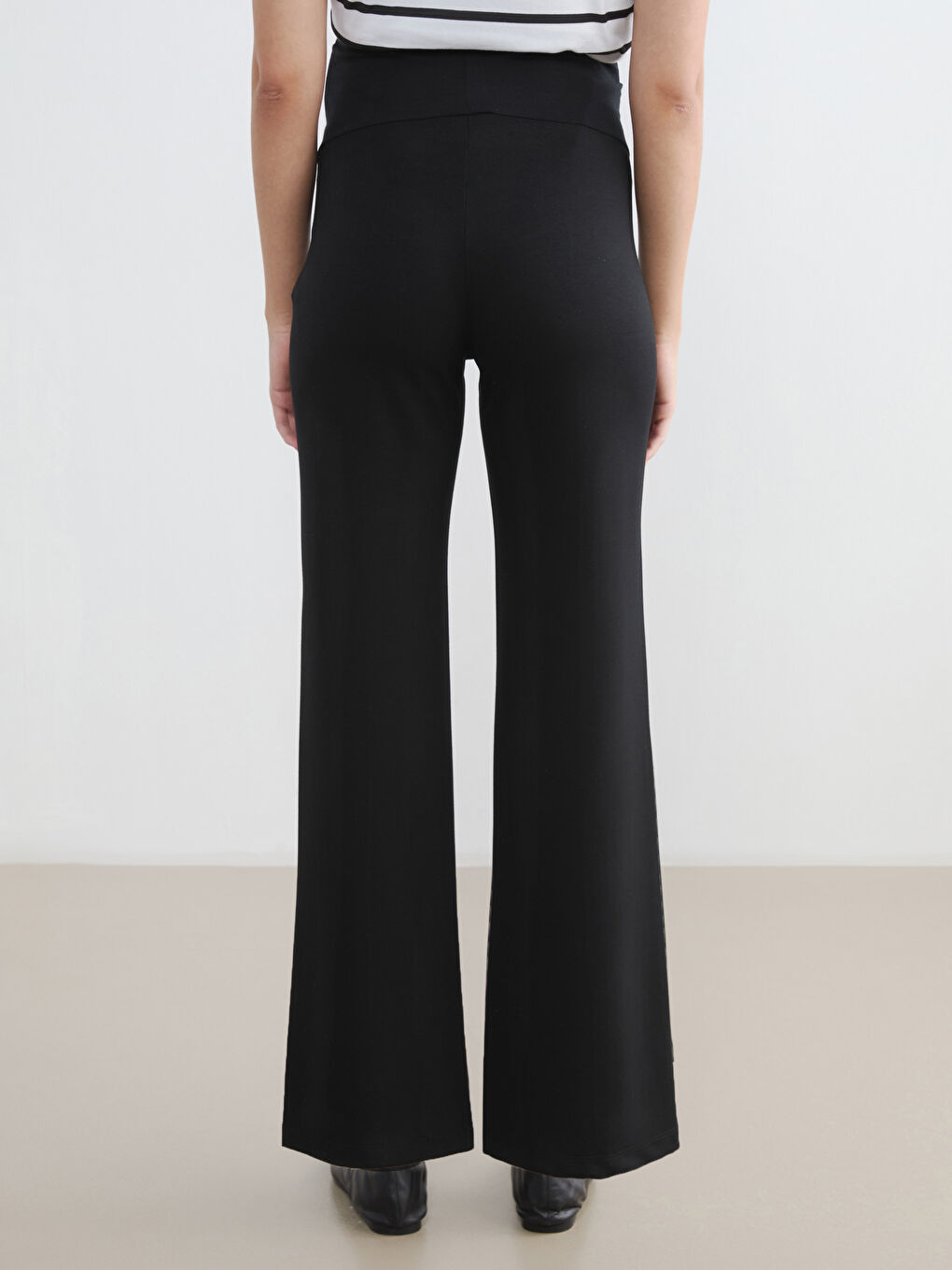 Siyah Karın Panelli Geniş Paça Kadın Eşofman Altı-4