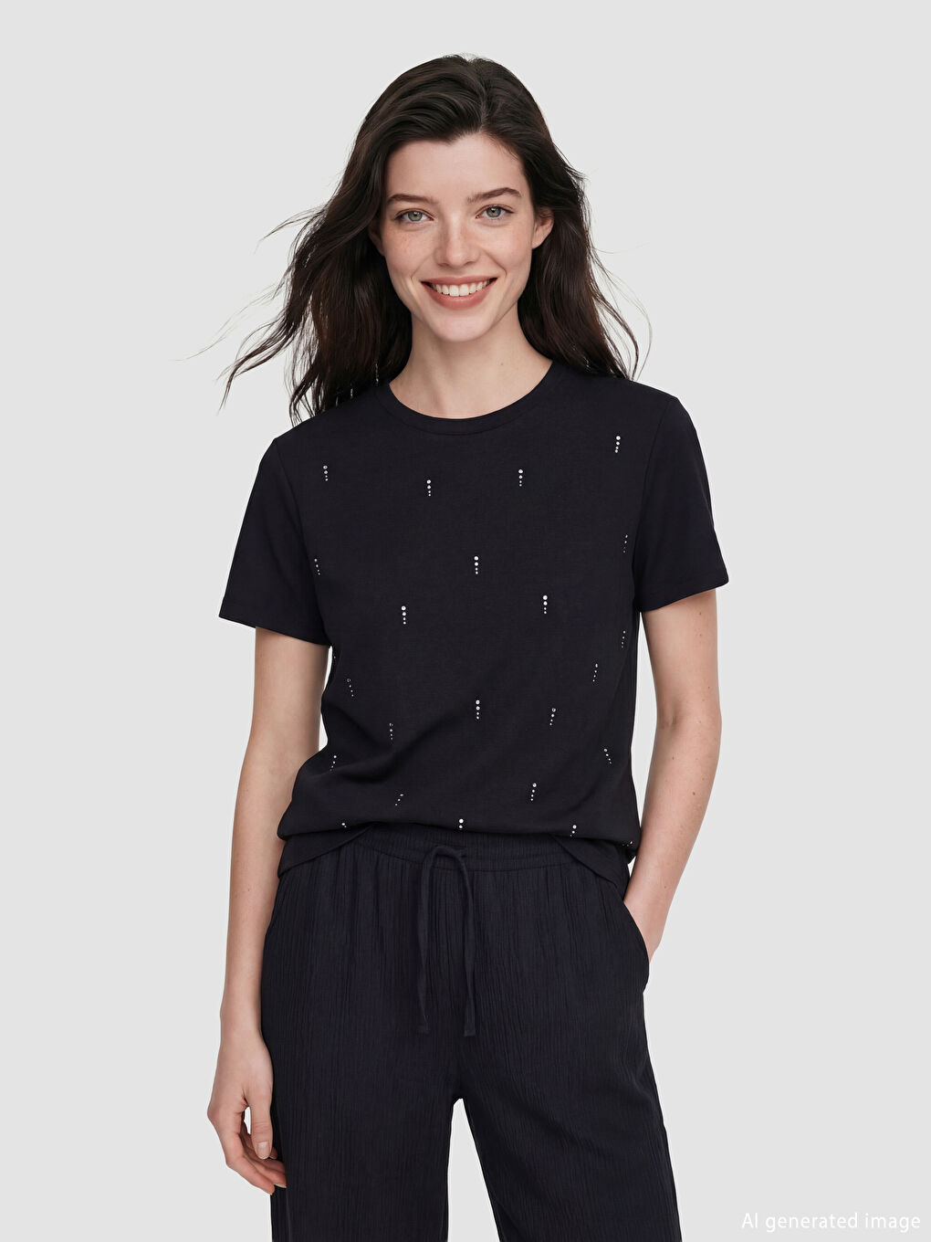 Siyah Bisiklet Yaka Taşlı Kadın Tişört