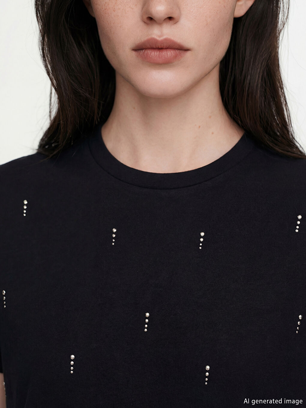 Siyah Bisiklet Yaka Taşlı Kadın Tişört-2