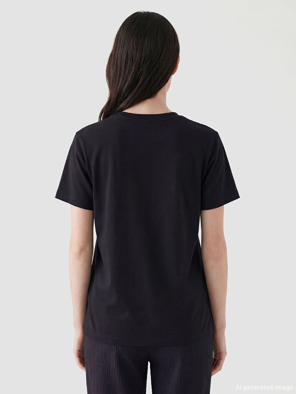 Siyah Bisiklet Yaka Taşlı Kadın Tişört-3