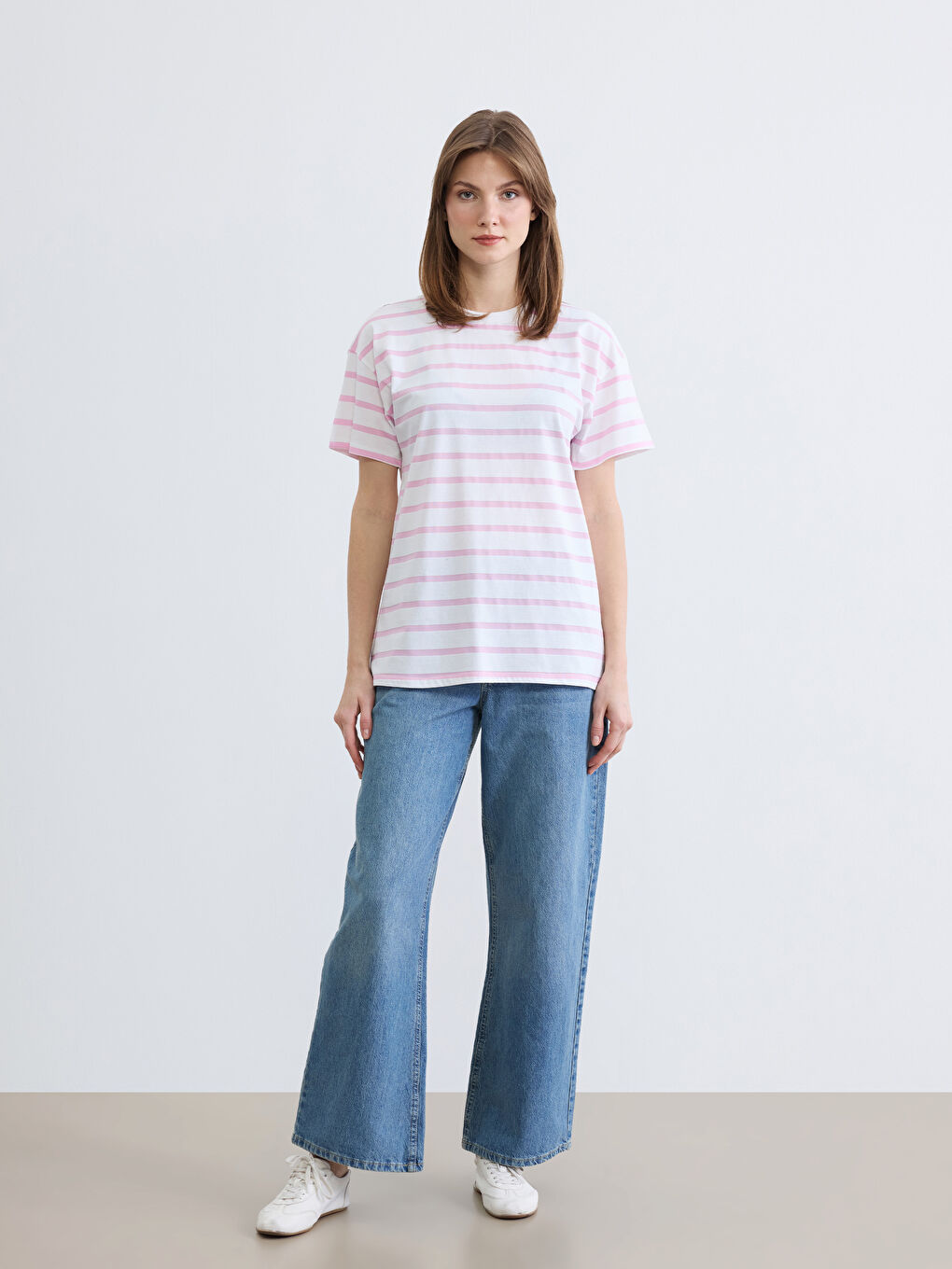 Pembe Bisiklet Yaka Çizgili Kadın Tişört	-1